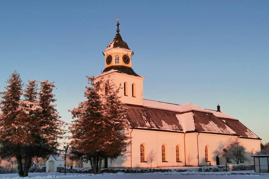 Idyllisk nybyggd stuga på Sollerön.