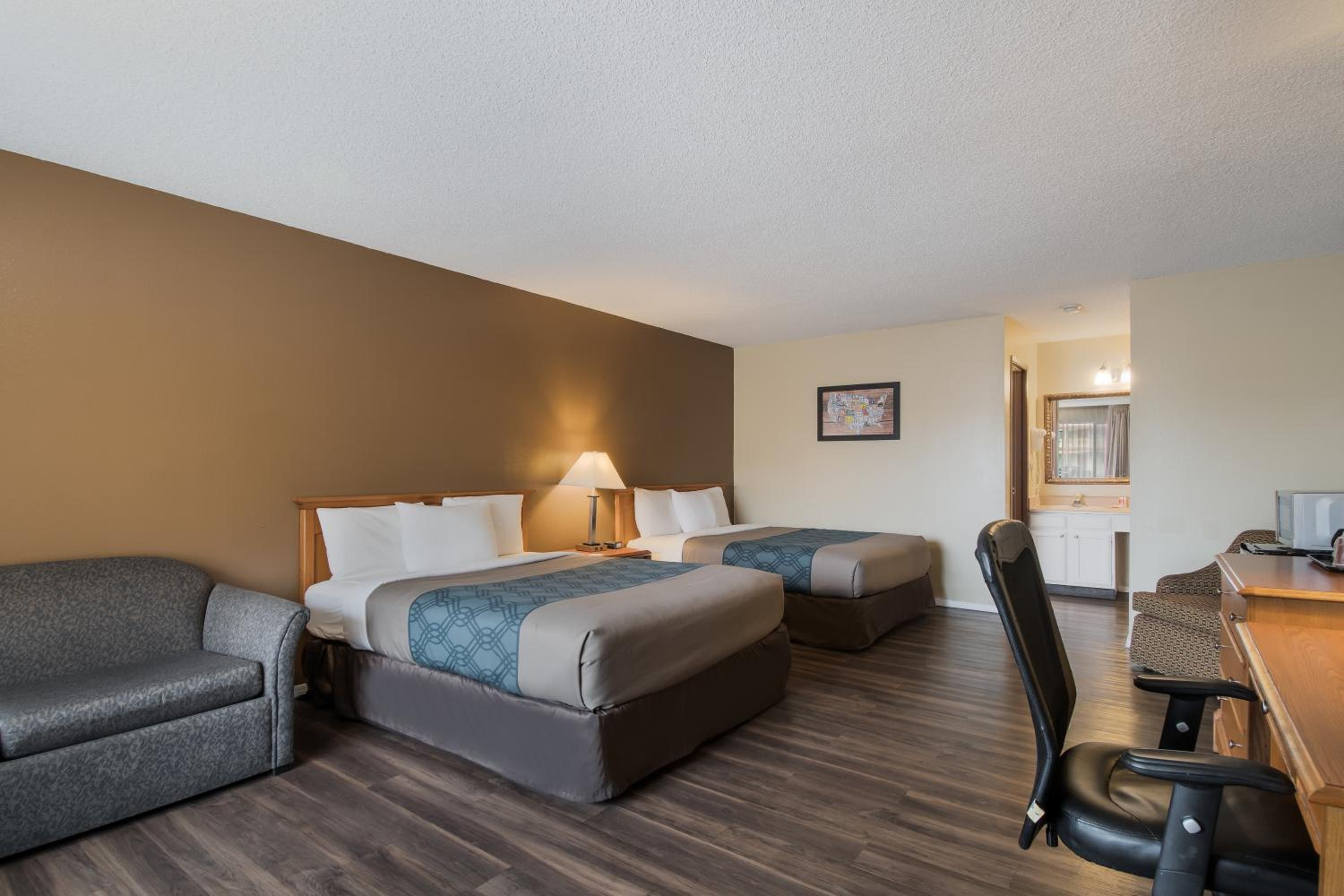 Econo Lodge Inn & Suites view 5