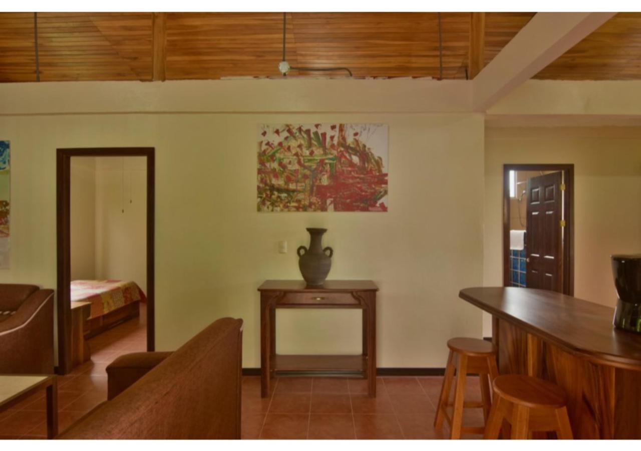Casa Amarilla, Volcano View, Walking Distance Town
