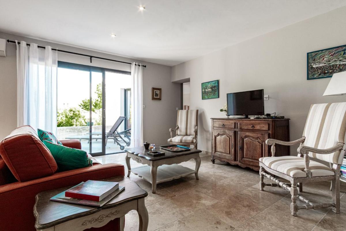 La Verdière - Contemporary house with garden and private pool view 4