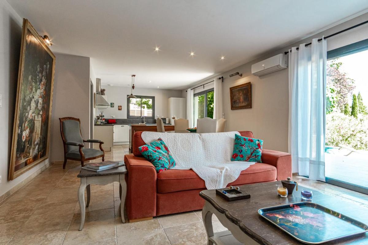 La Verdière - Contemporary house with garden and private pool view 3