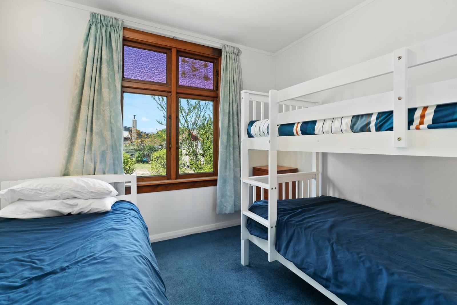 The Lakefront Gem - Wanaka Holiday Home