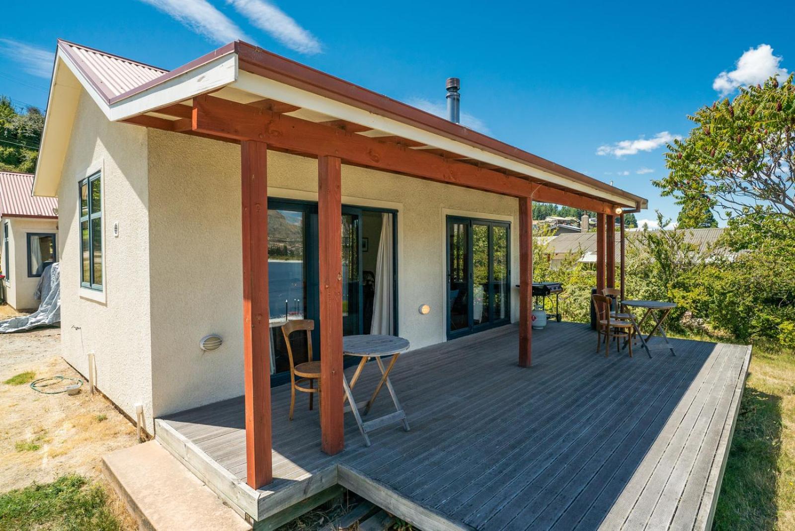The Lakefront Gem - Wanaka Holiday Home