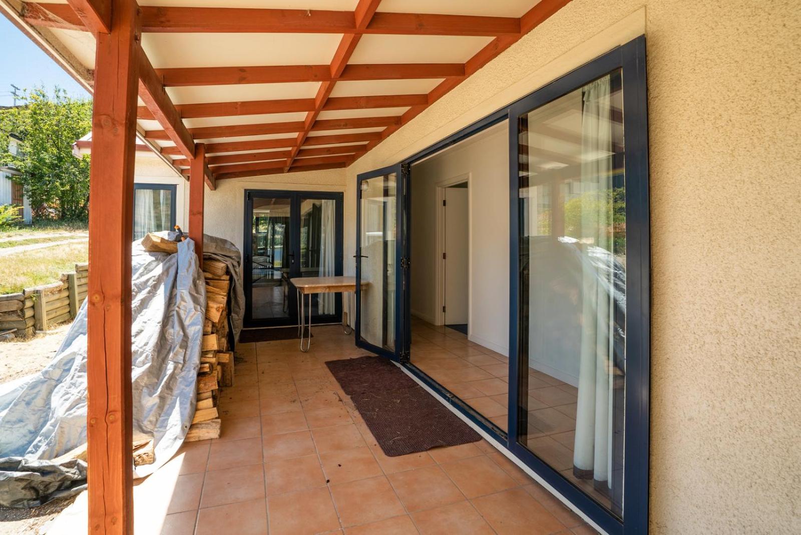 The Lakefront Gem - Wanaka Holiday Home