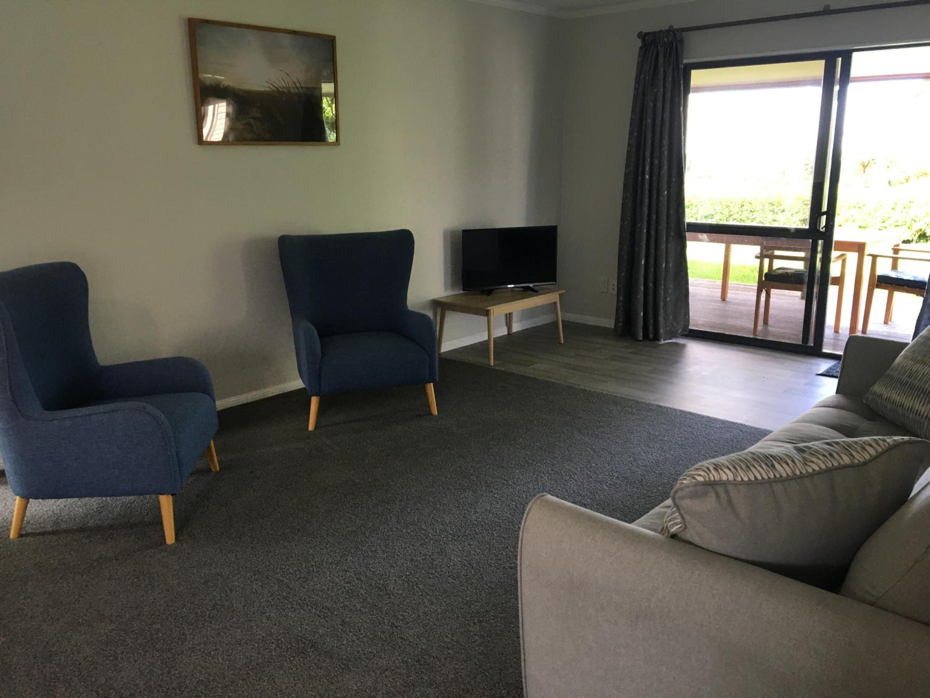 Te Harinui - Peaceful rural escape view 3