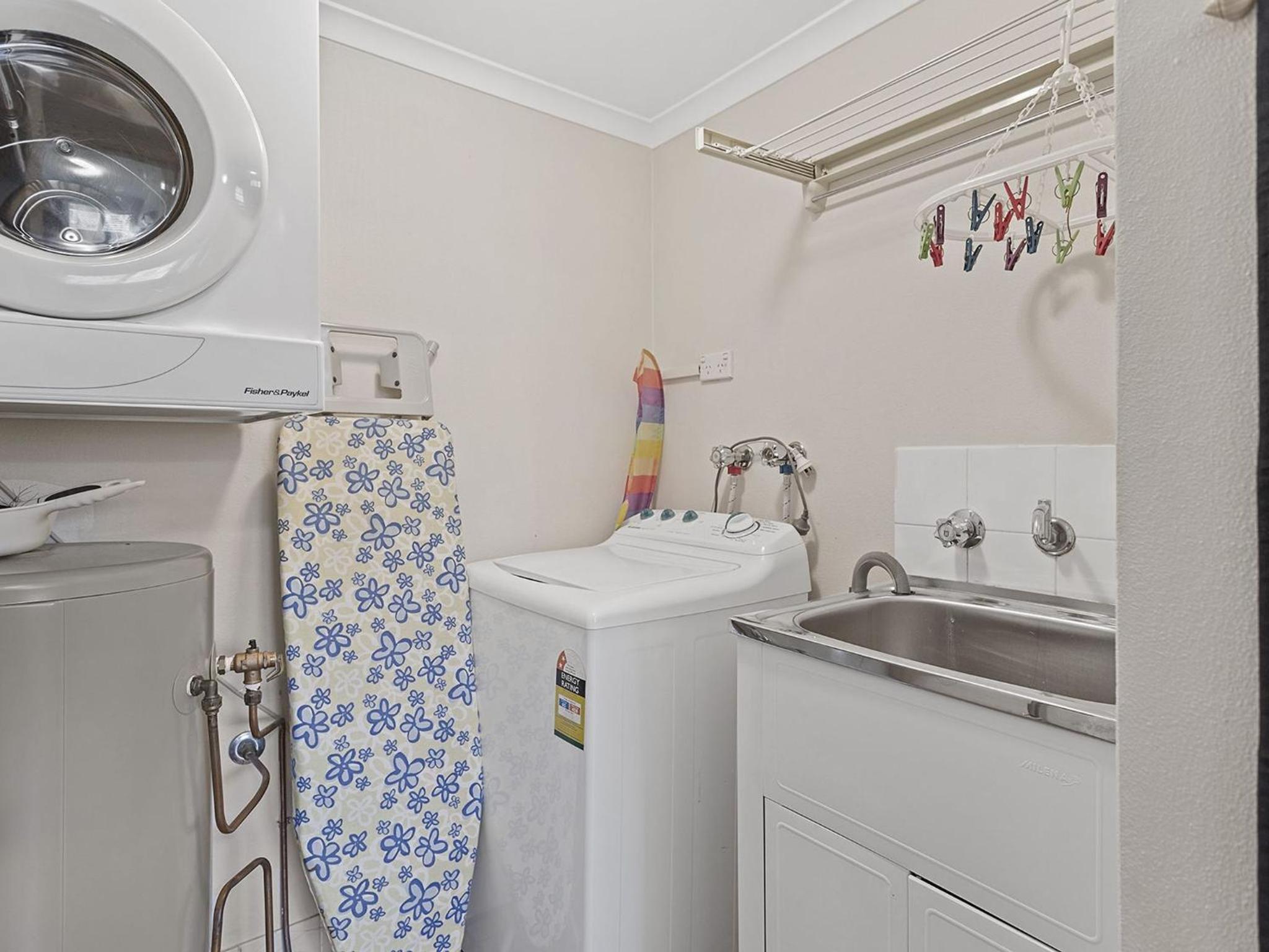 The Poplars, 2,36 Magnus Street - Comfortable Unit With Air Conditioning and Wi-Fi