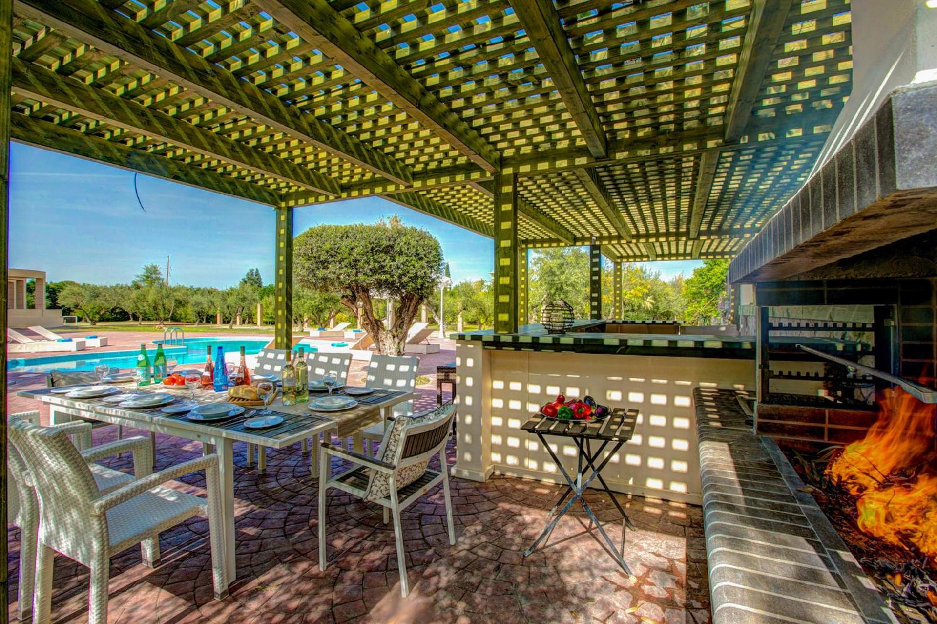 Astarte Villas - Istar Villa with Tennis Court