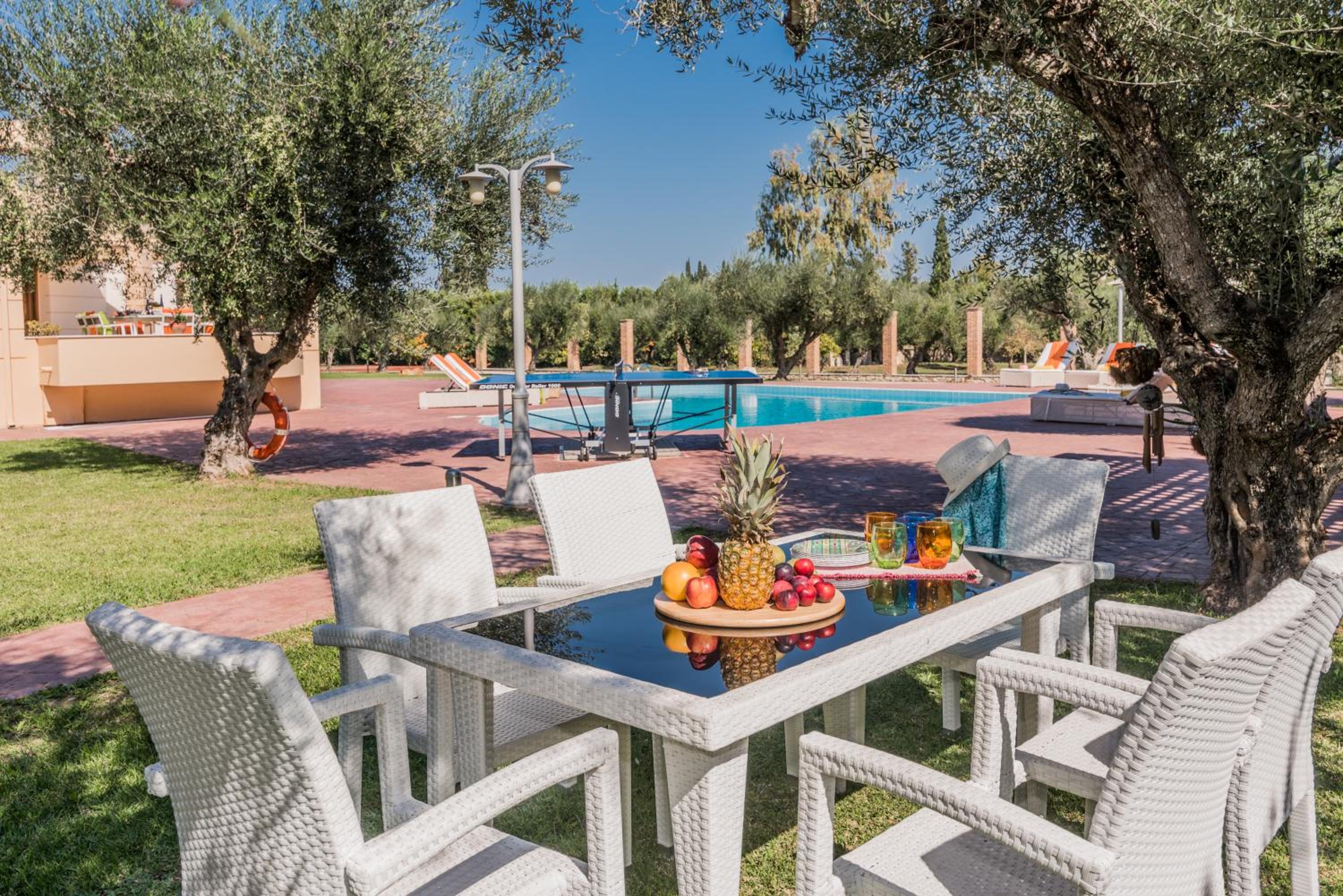 Astarte Villas - Istar Villa with Tennis Court