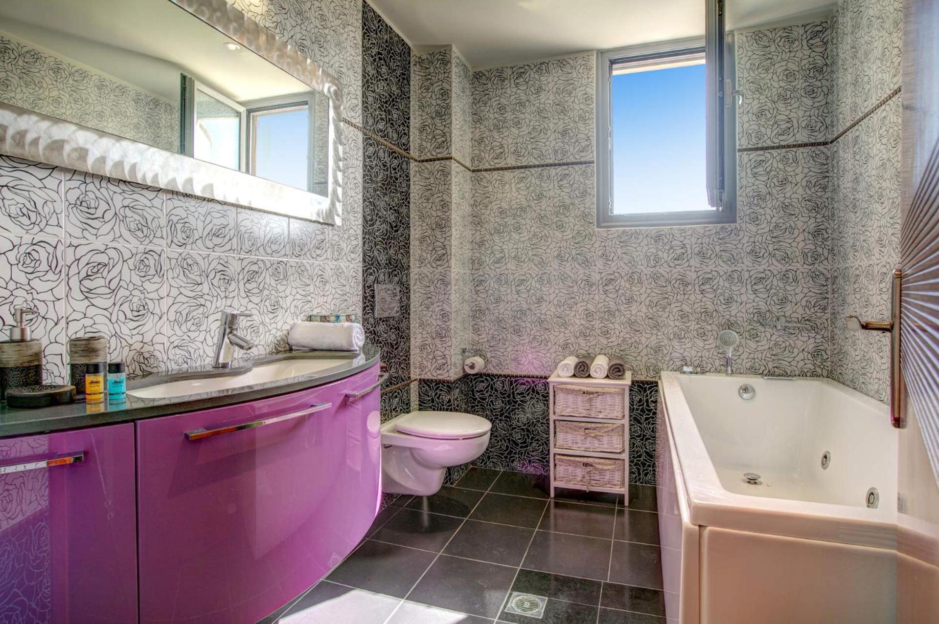 Astarte Villas - Istar Villa with Tennis Court
