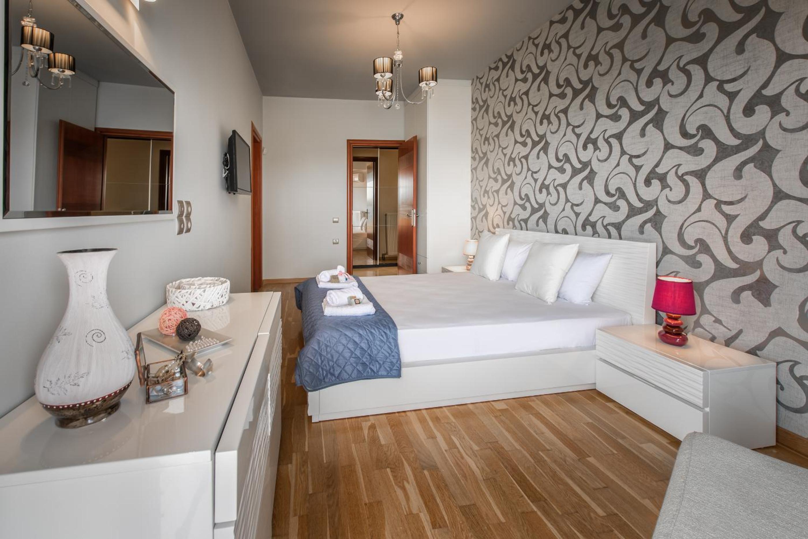 Astarte Villas - Istar Villa with Tennis Court