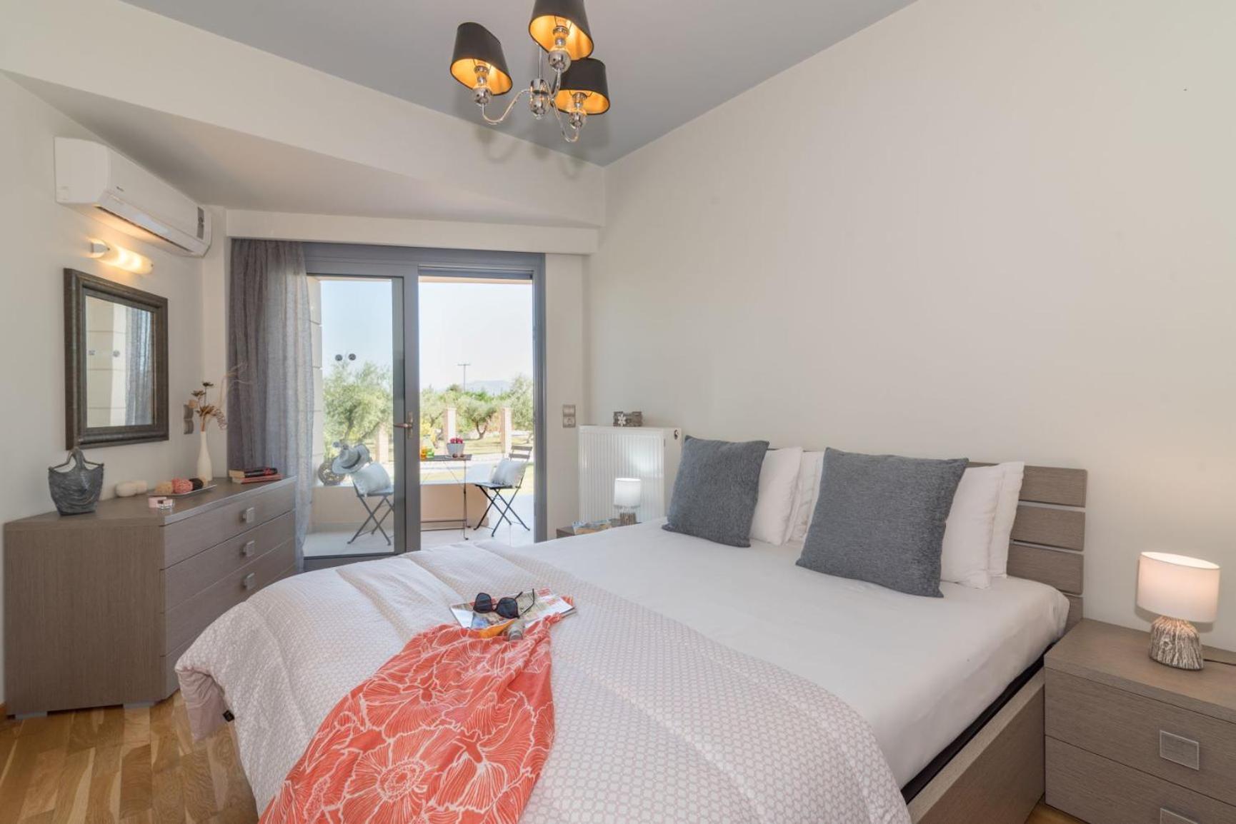 Astarte Villas - Istar Villa with Tennis Court