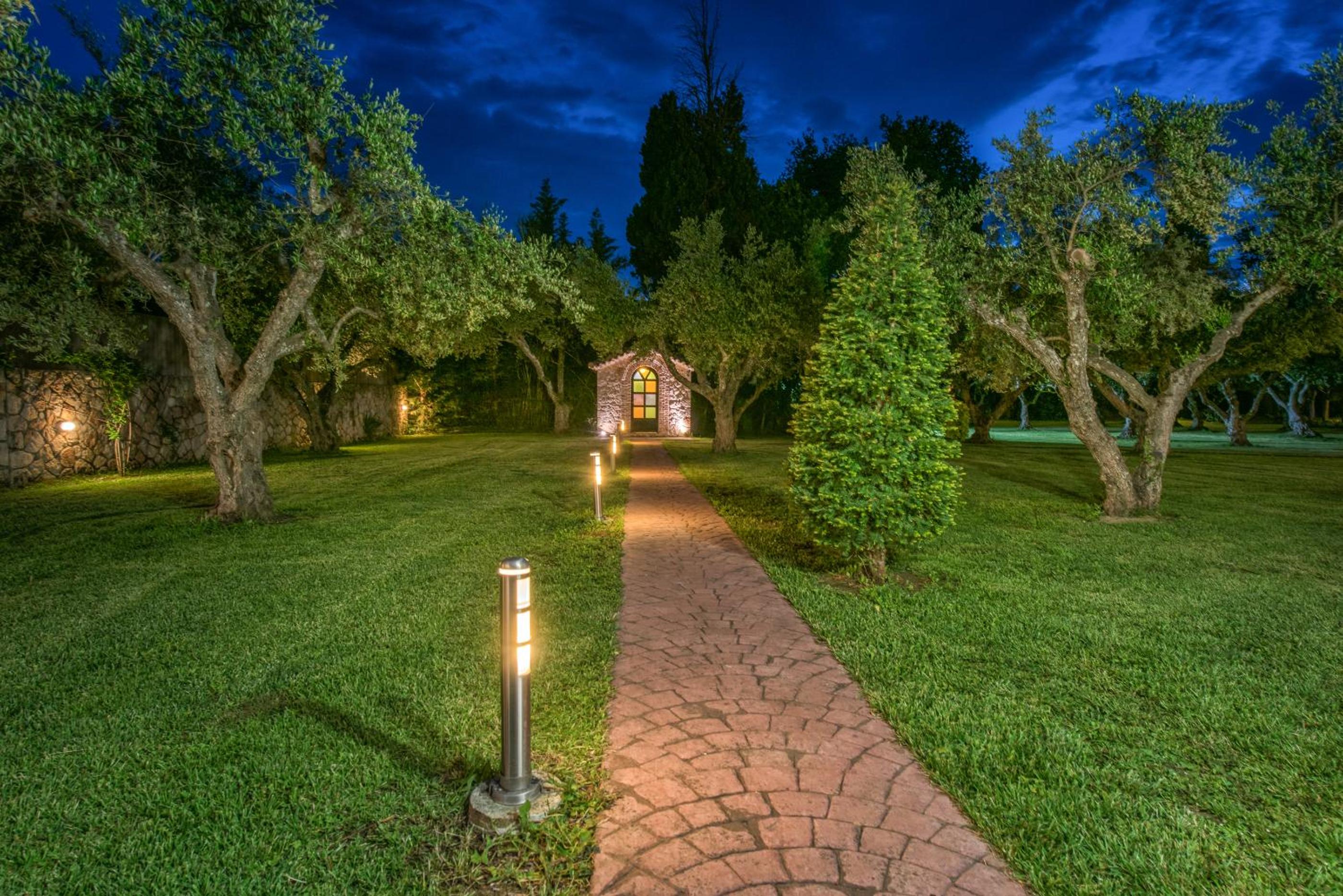 Astarte Villas - Istar Villa with Tennis Court