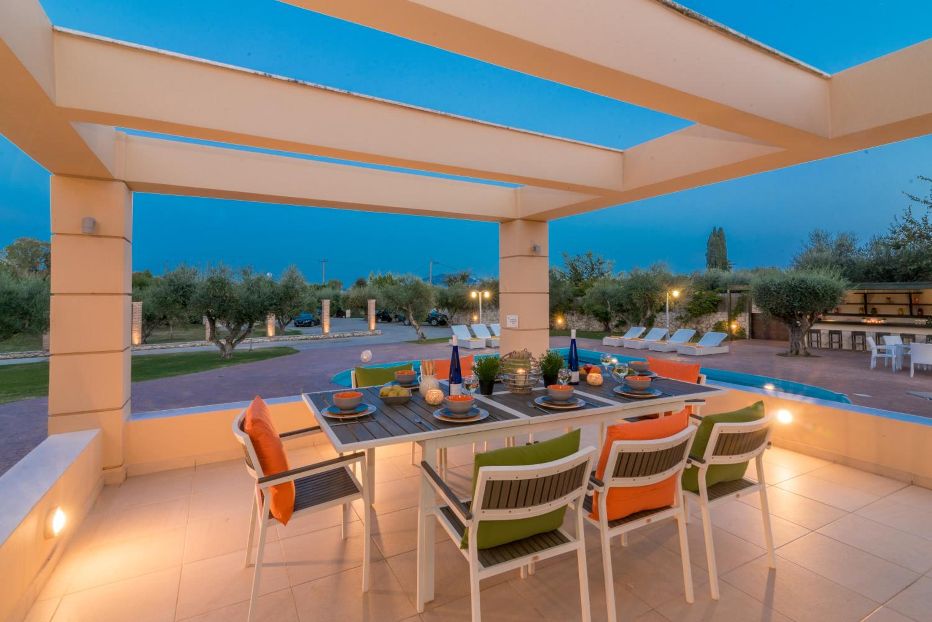 Astarte Villas - Istar Villa with Tennis Court