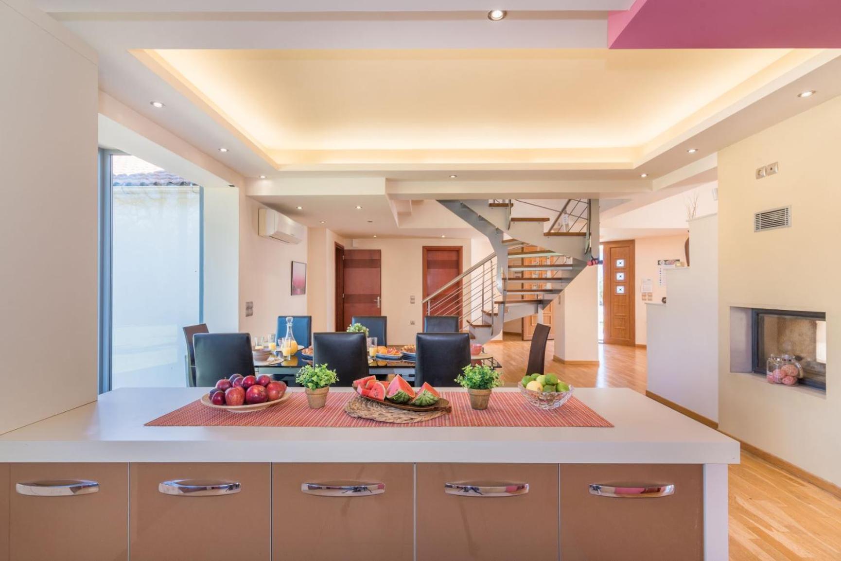 Astarte Villas - Istar Villa with Tennis Court