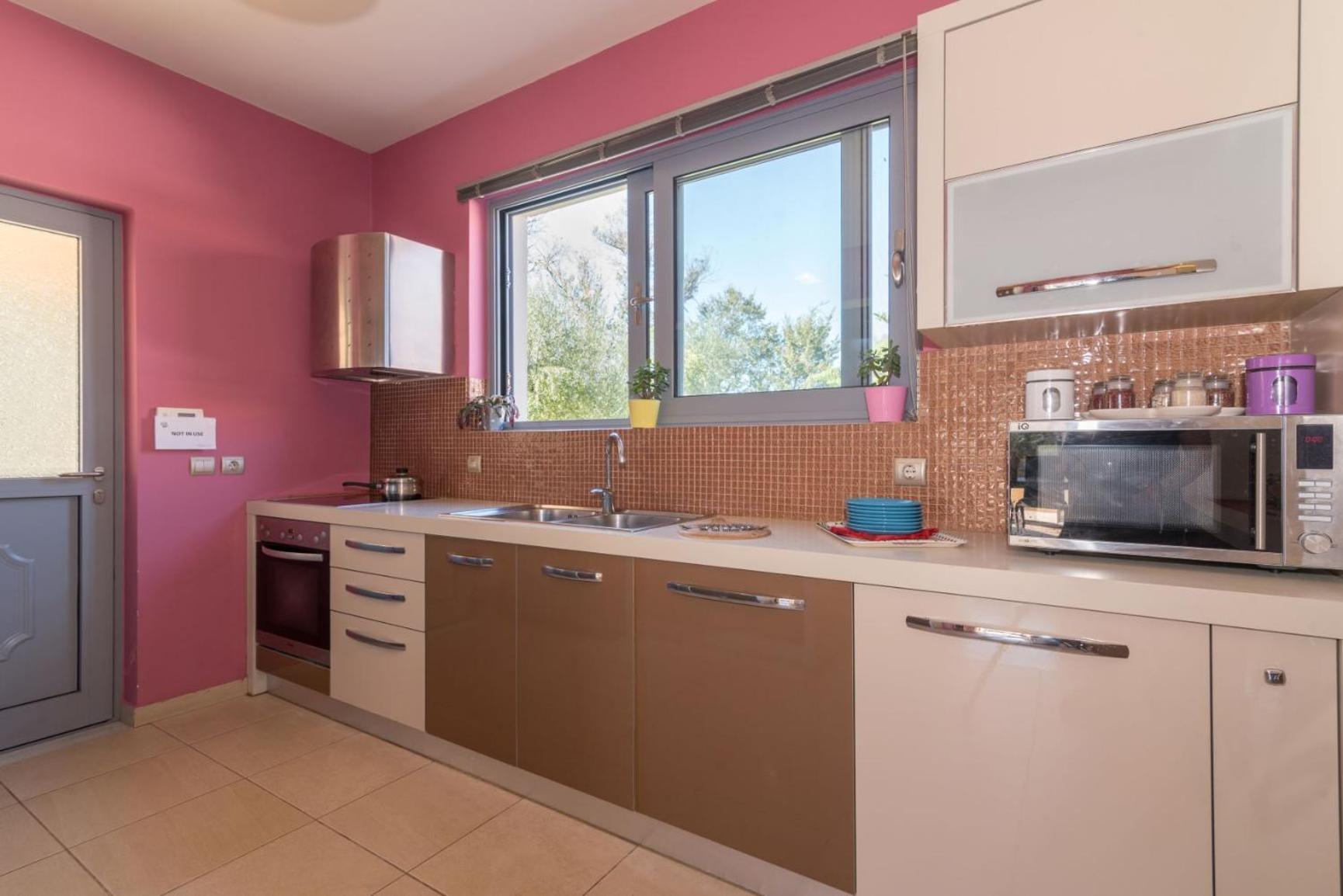 Astarte Villas - Istar Villa with Tennis Court