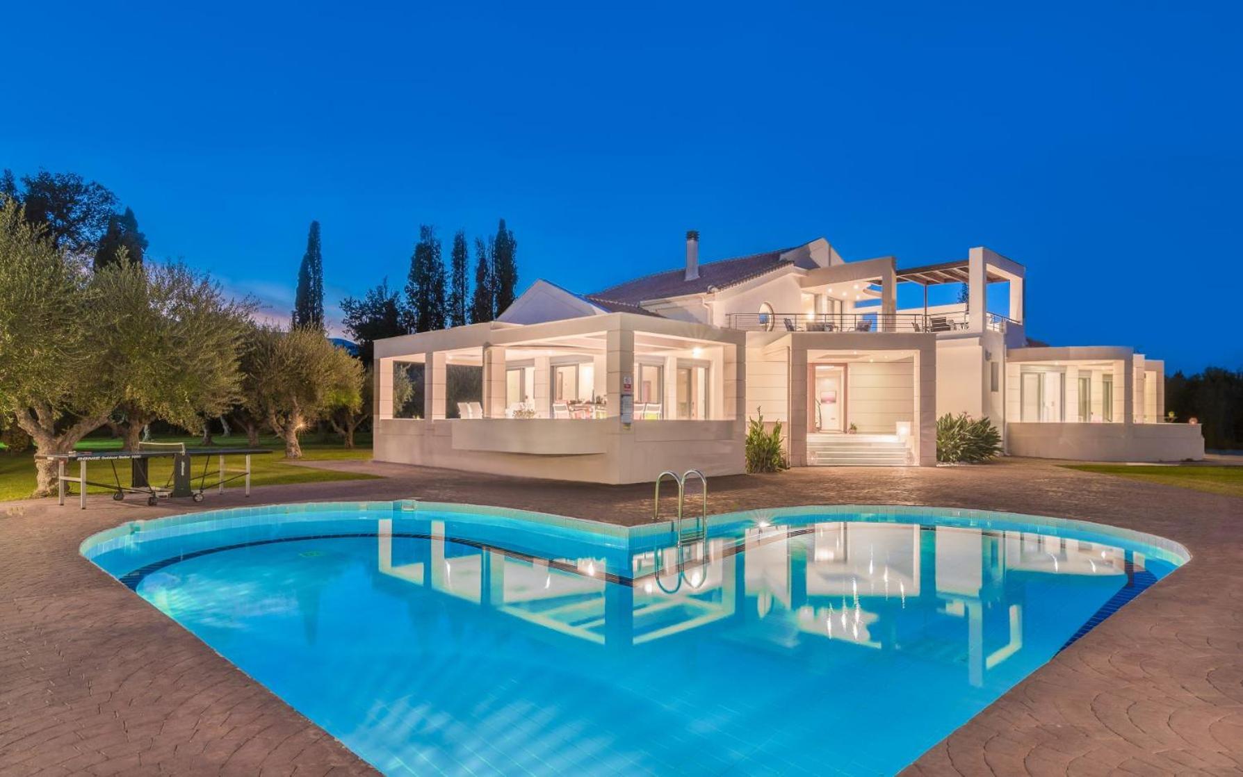 Astarte Villas - Istar Villa with Tennis Court