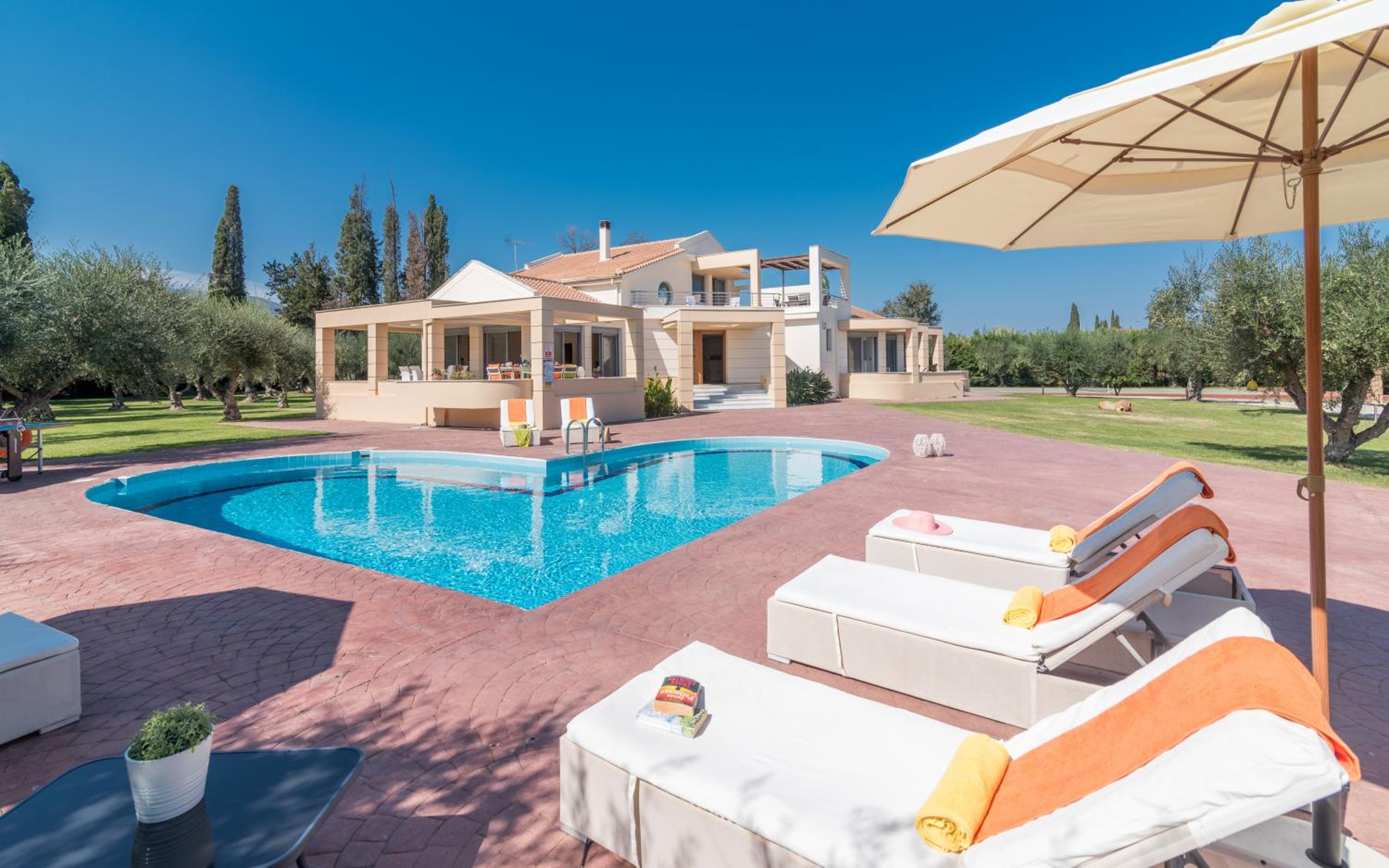 Astarte Villas - Istar Villa with Tennis Court