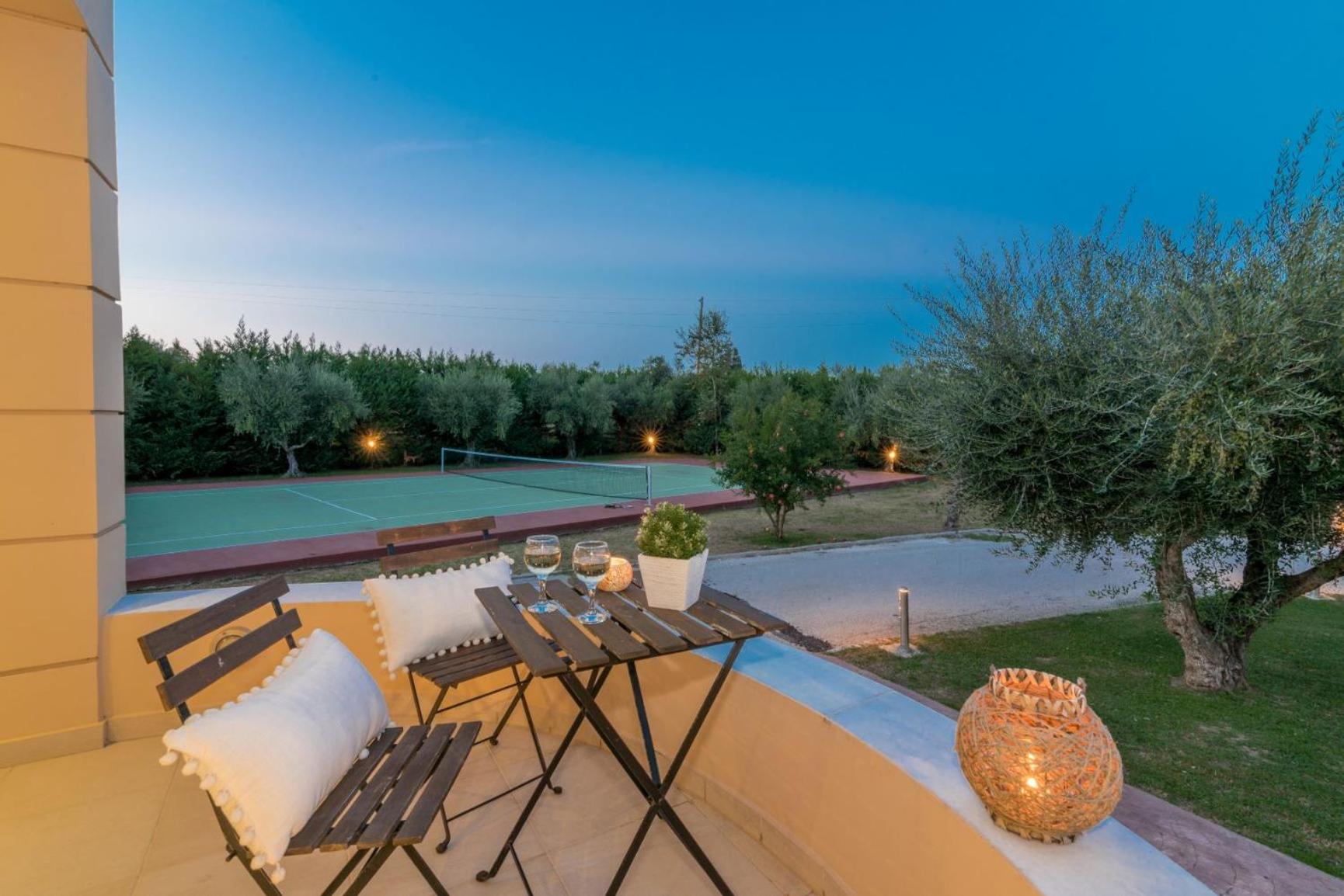 Astarte Villas - Istar Villa with Tennis Court
