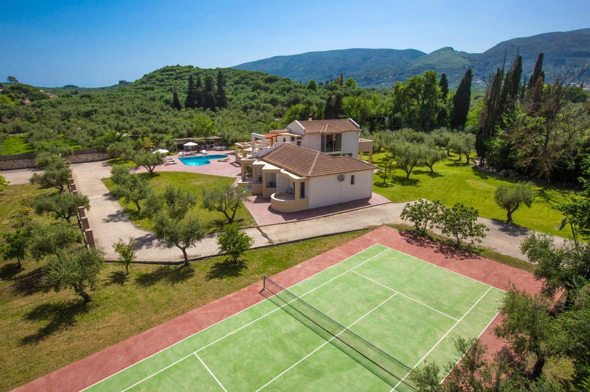 Astarte Villas - Istar Villa with Tennis Court