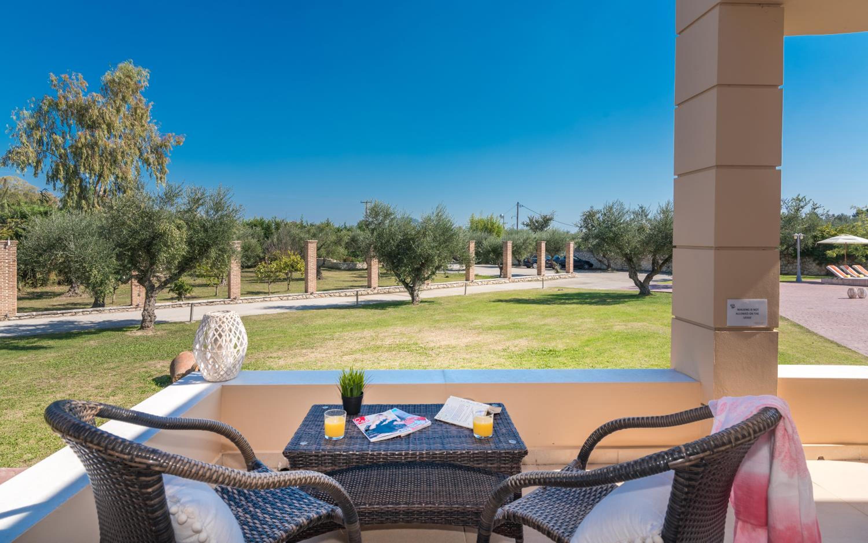 Astarte Villas - Istar Villa with Tennis Court