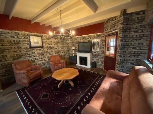 Unieke vriendenkamer met bedstedes tot 11 personen en 2 rustig gelegen chalets 2 en 4 persoons te huur! view 3
