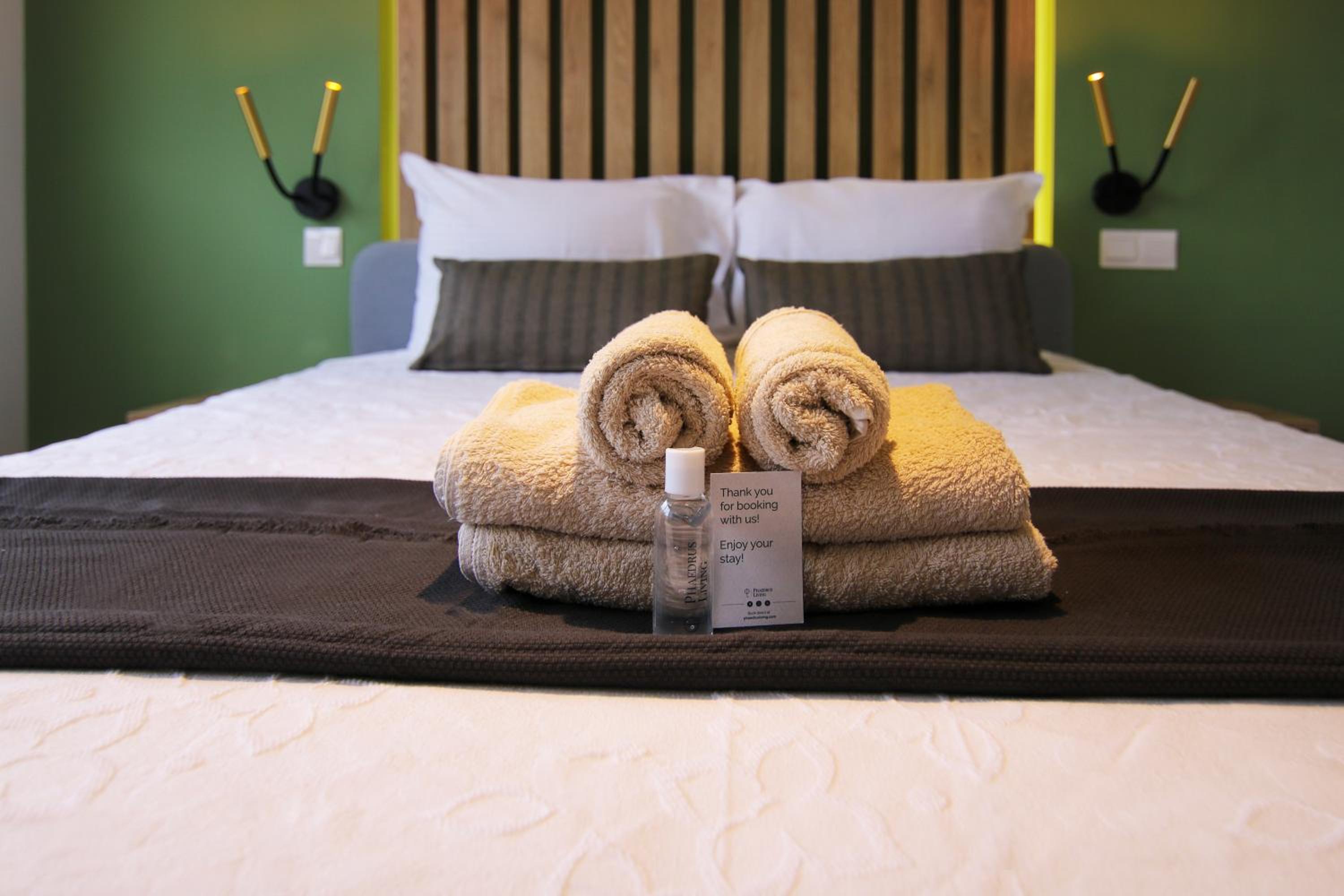 Phaedrus Living: Seaside Modern Flat Limnaria 123