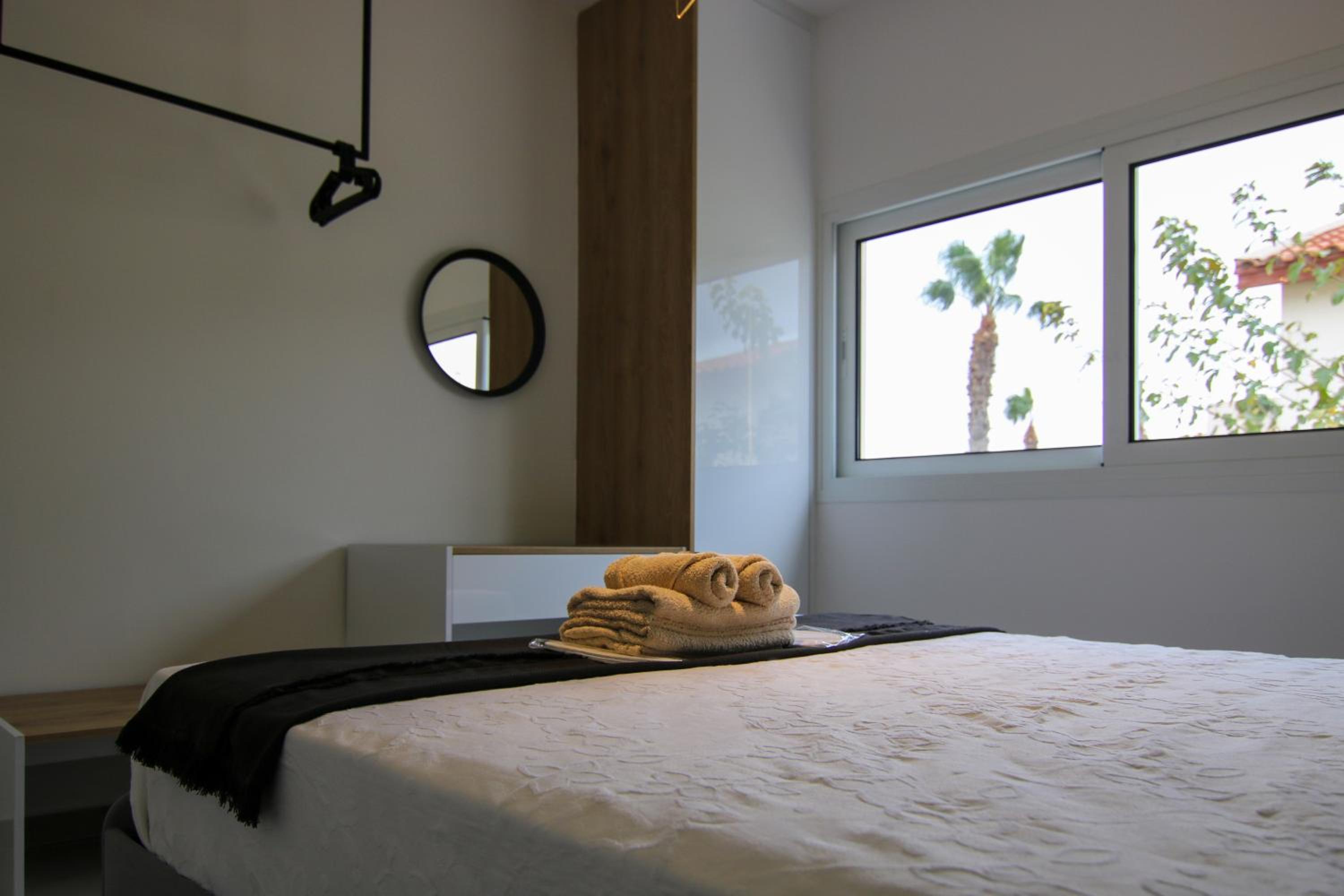 Phaedrus Living: Seaside Modern Flat Limnaria 123