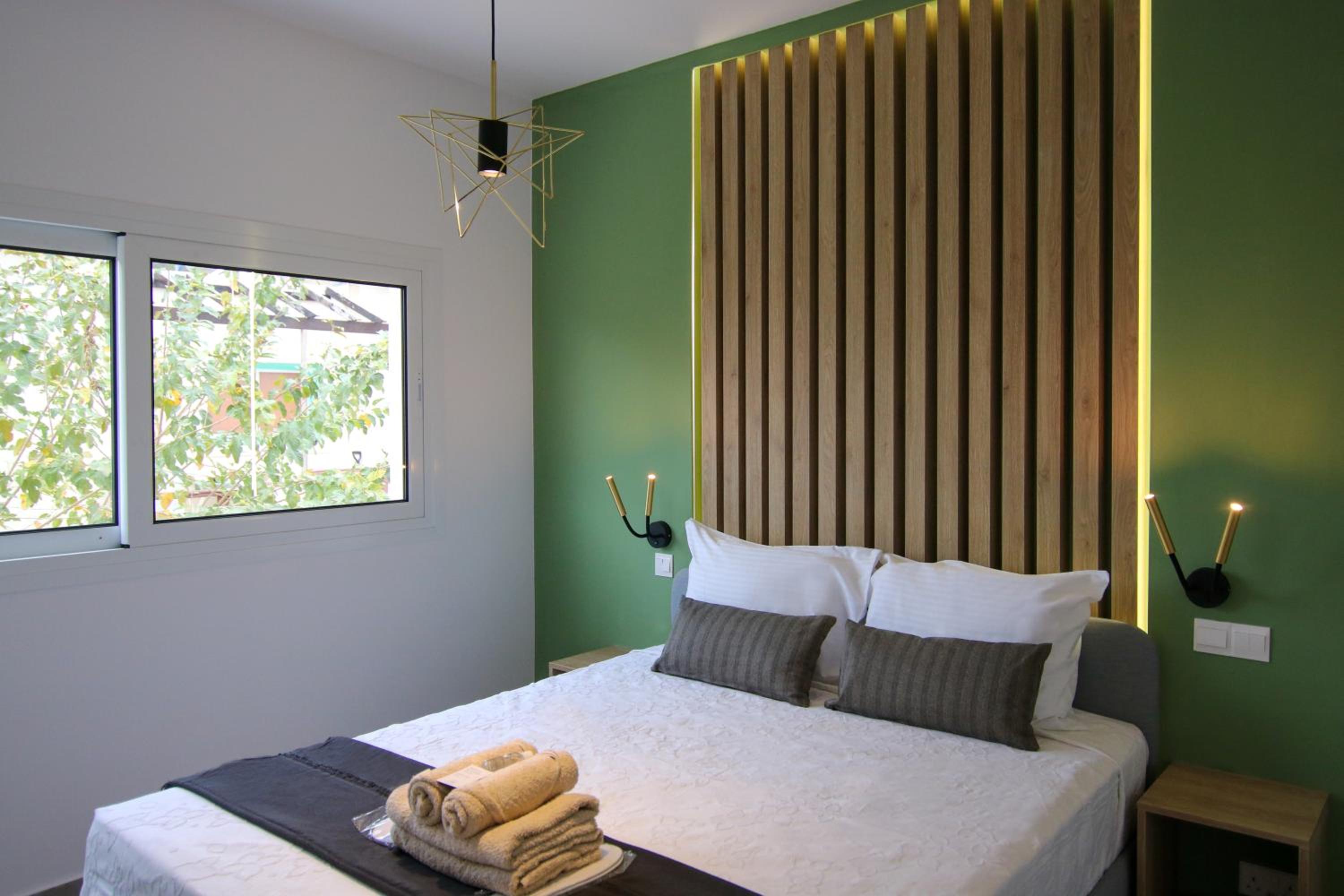Phaedrus Living: Seaside Modern Flat Limnaria 123