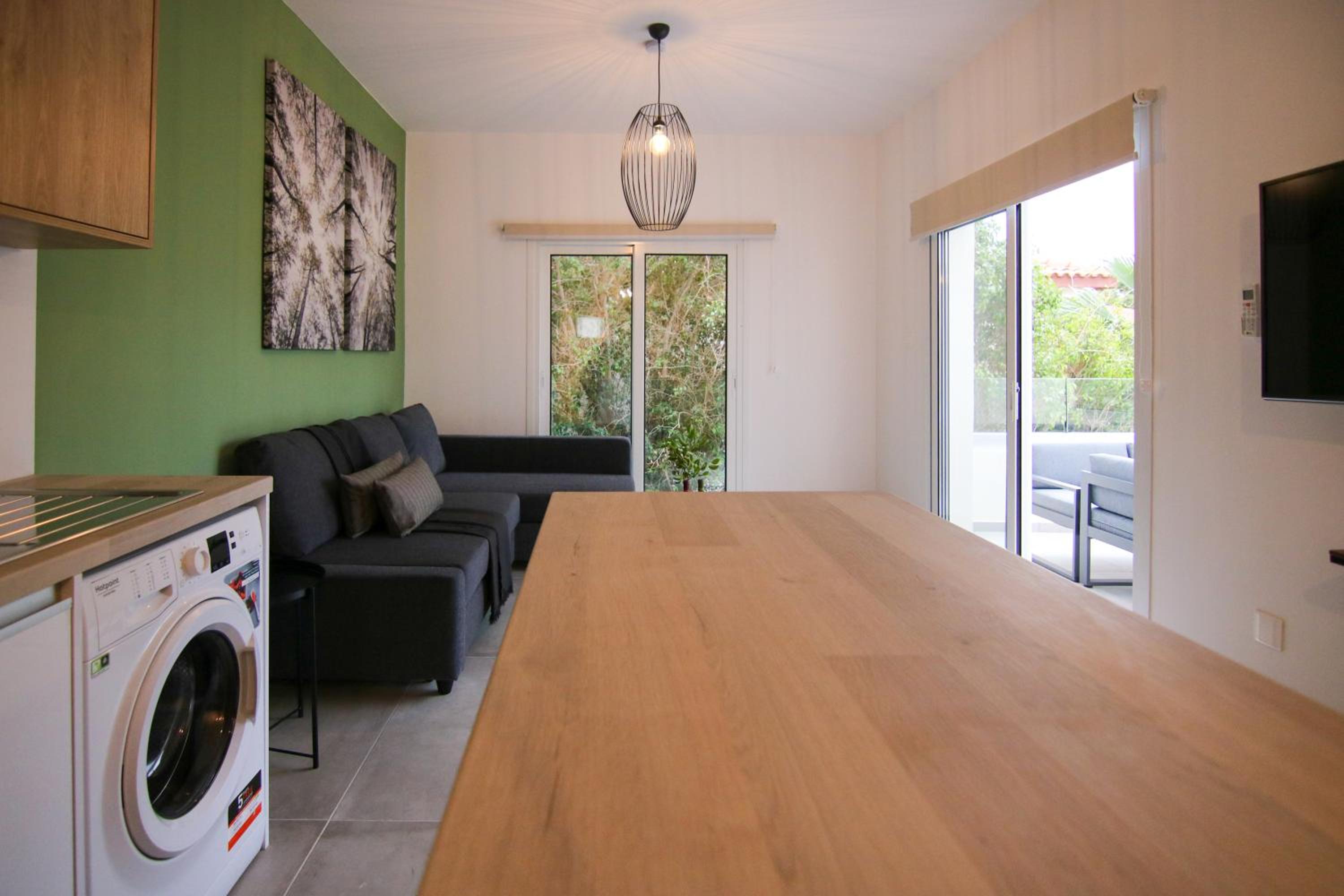 Phaedrus Living: Seaside Modern Flat Limnaria 123