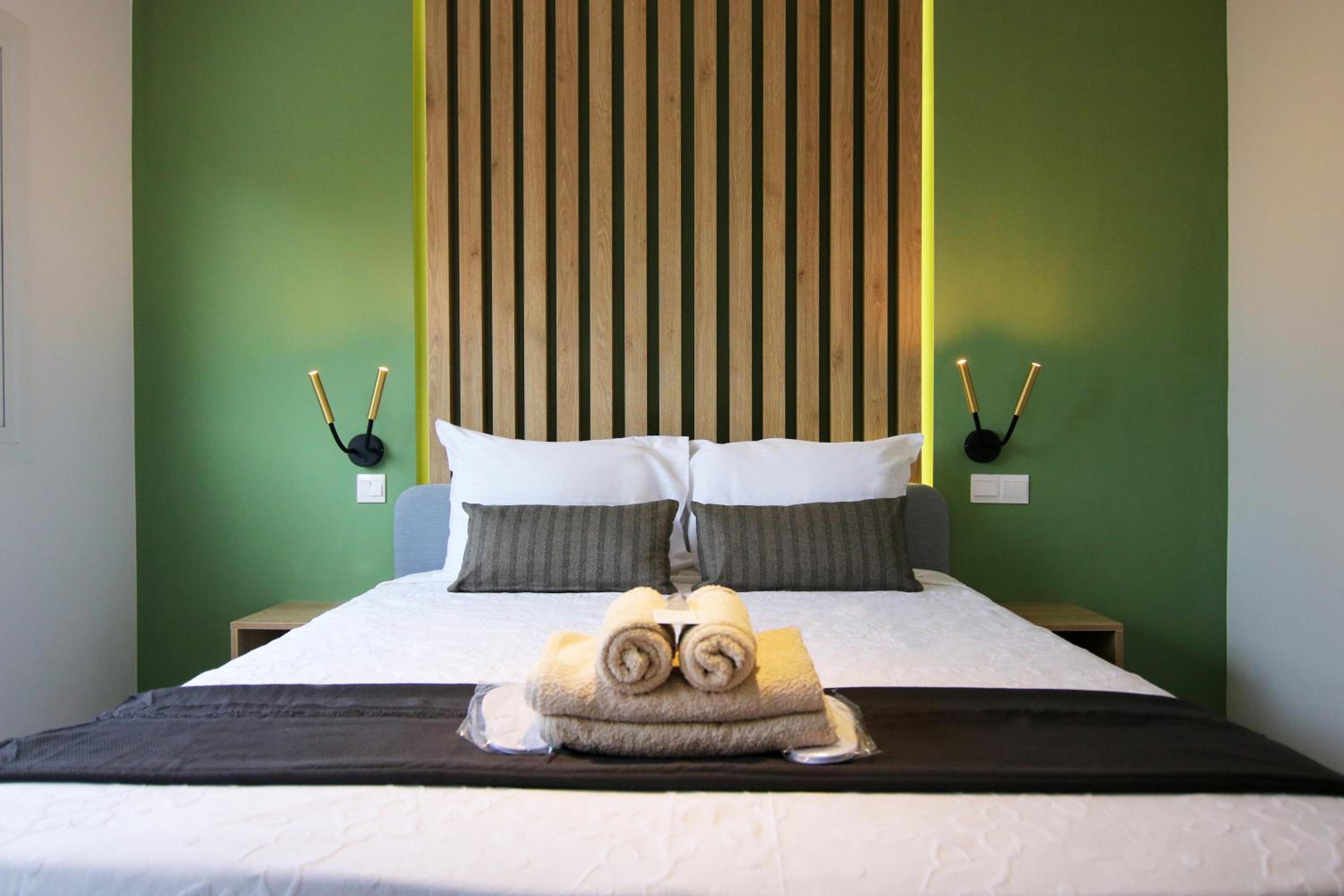 Phaedrus Living: Seaside Modern Flat Limnaria 123
