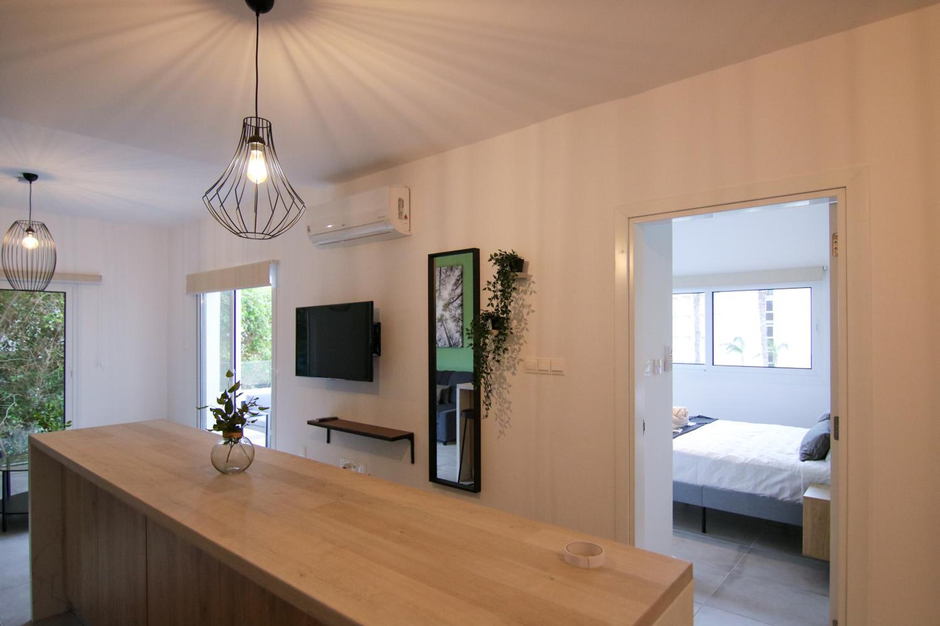Phaedrus Living: Seaside Modern Flat Limnaria 123