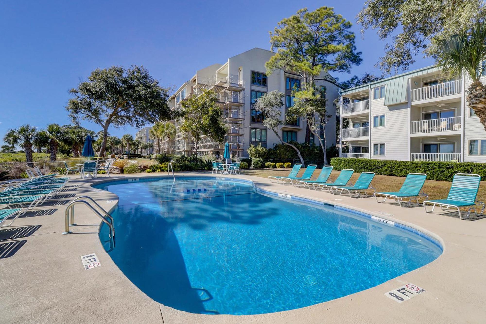 Updated Kitchens Baths King Bed, 2 Doubles & Twin Bikes & Beach Gear included