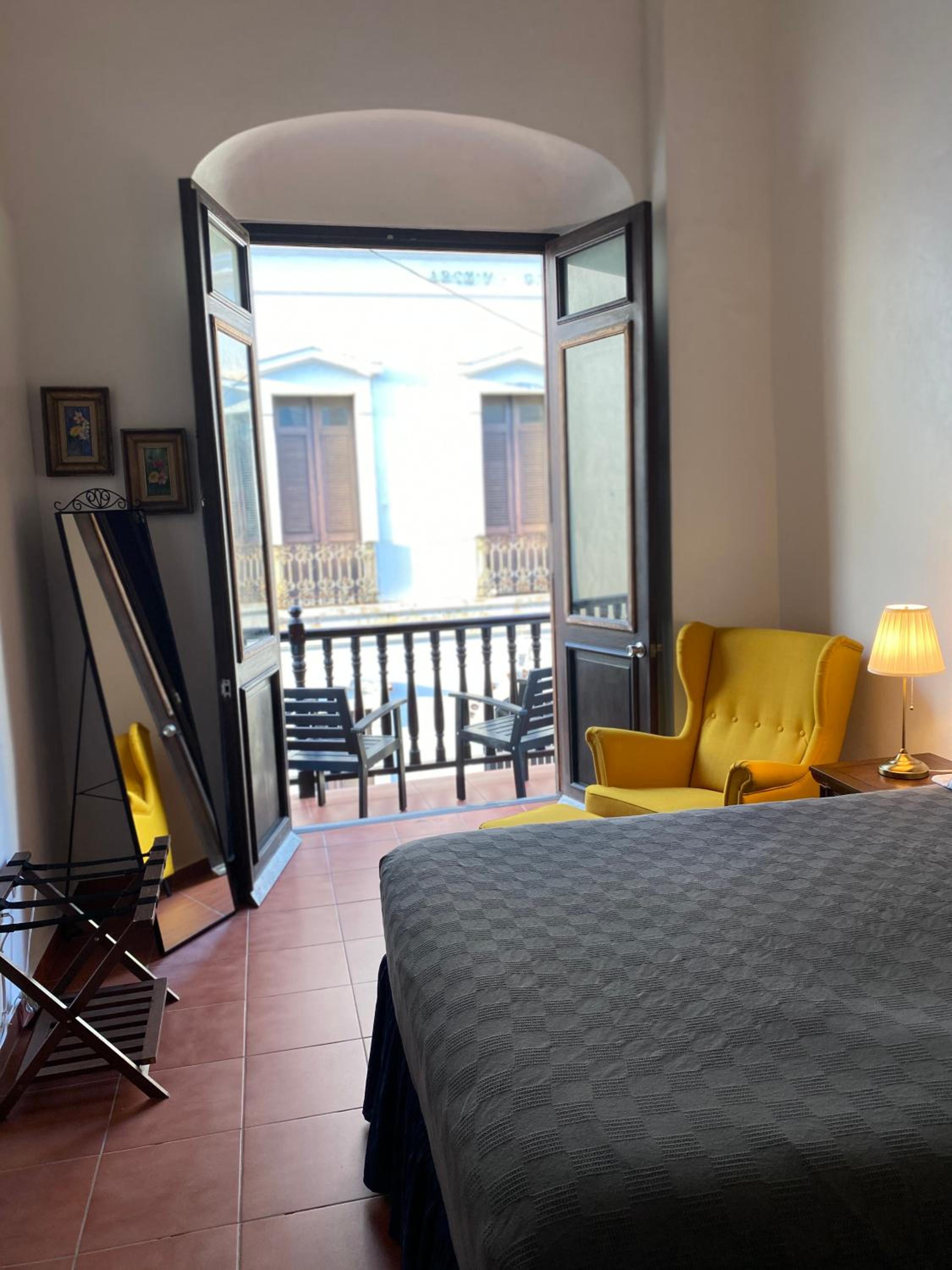 352 Guest House Hotel Boutique - Property Image 4