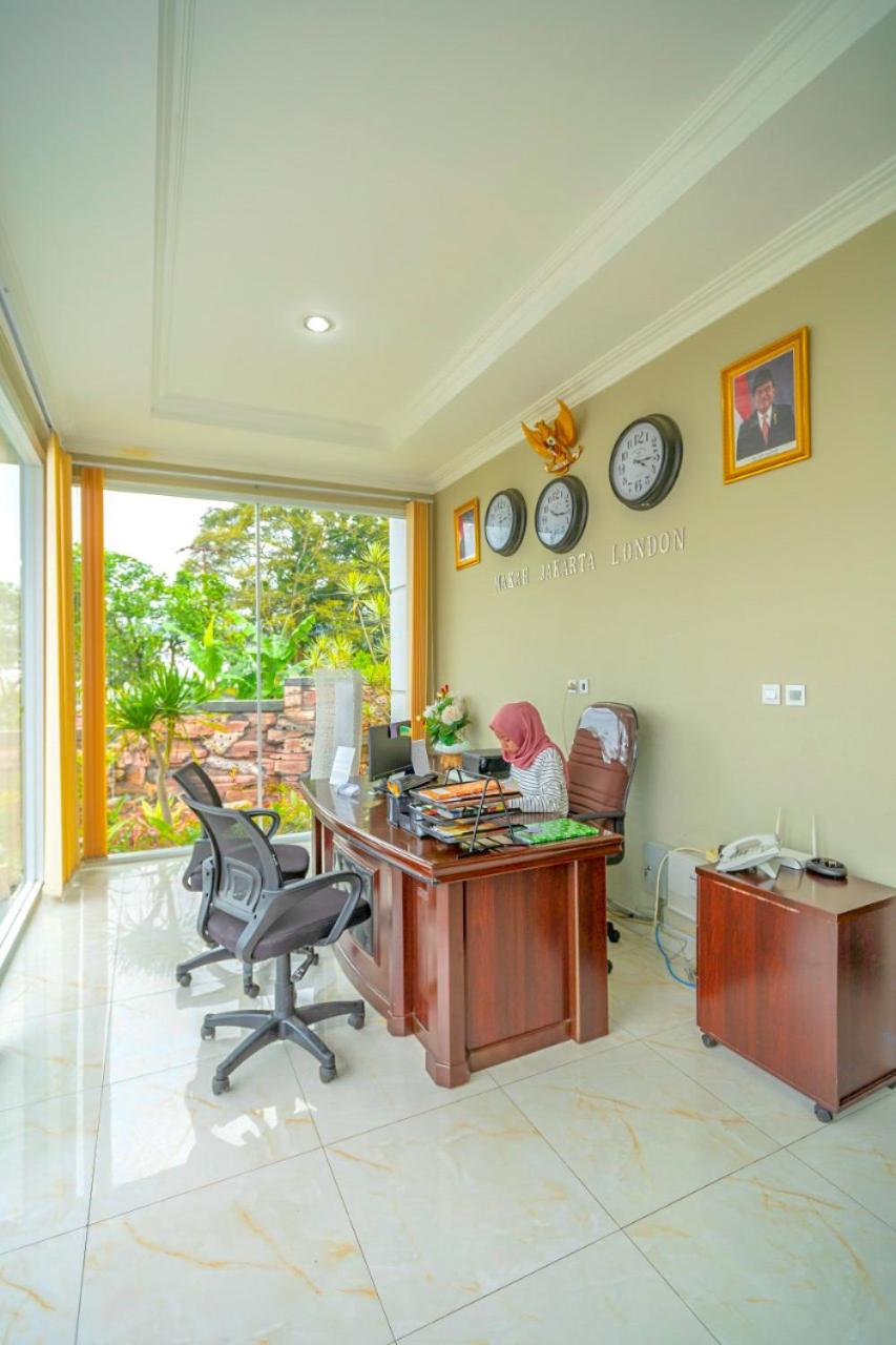 AL Jumeirah Resort Puncak view 3
