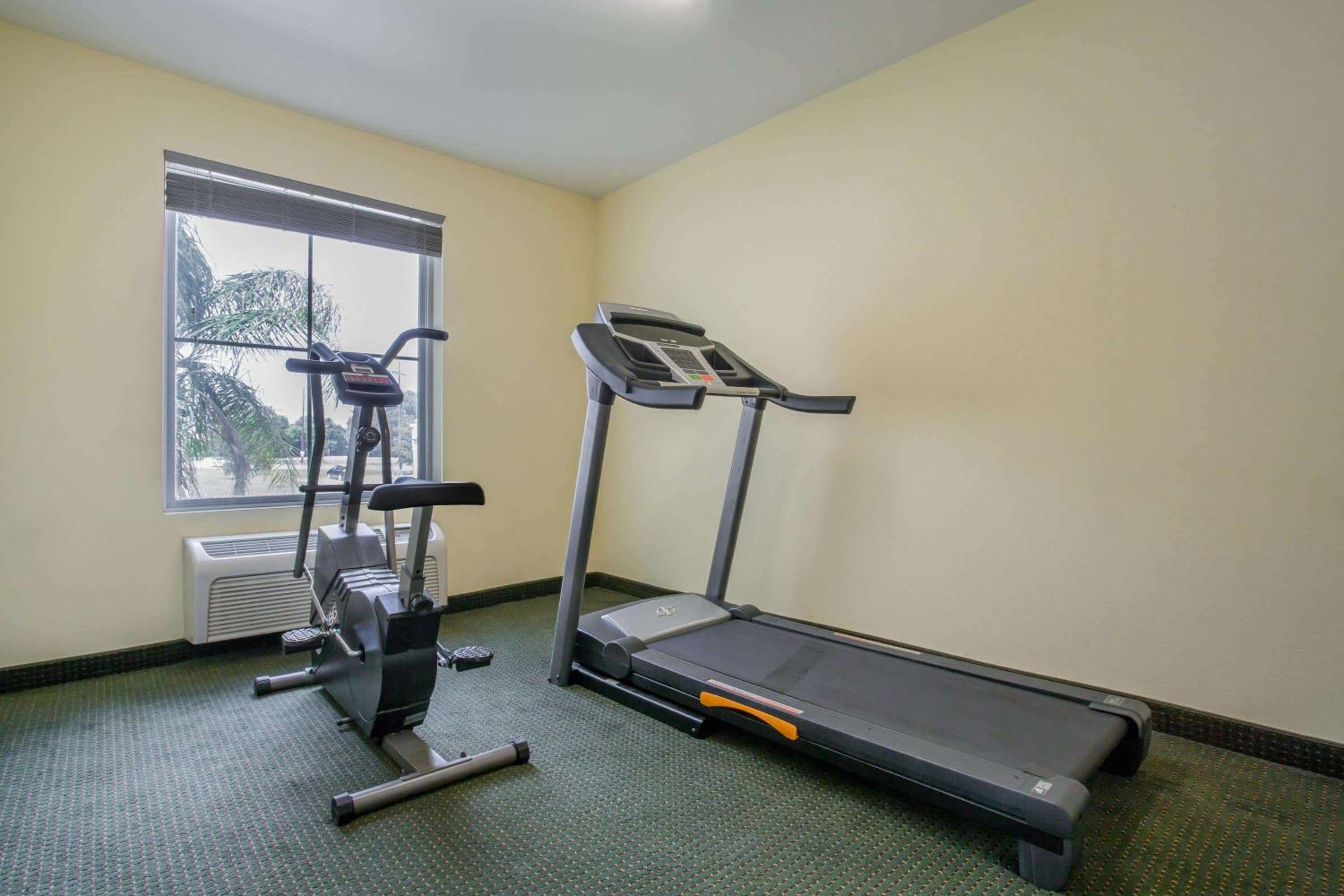 Howard Johnson by Wyndham Houma view 4