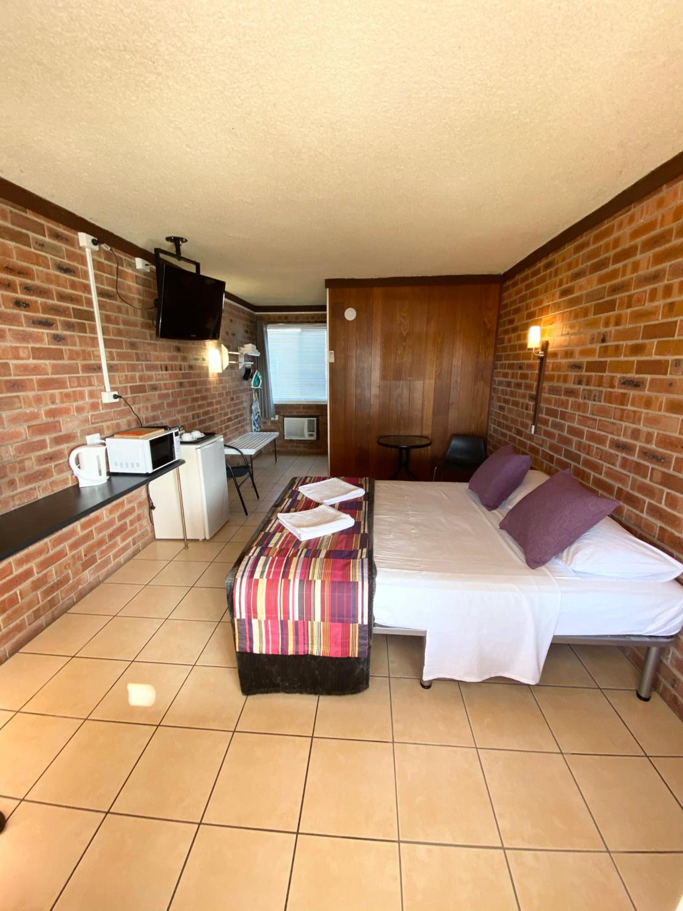 PROSERPINE MOTOR LODGE view 3
