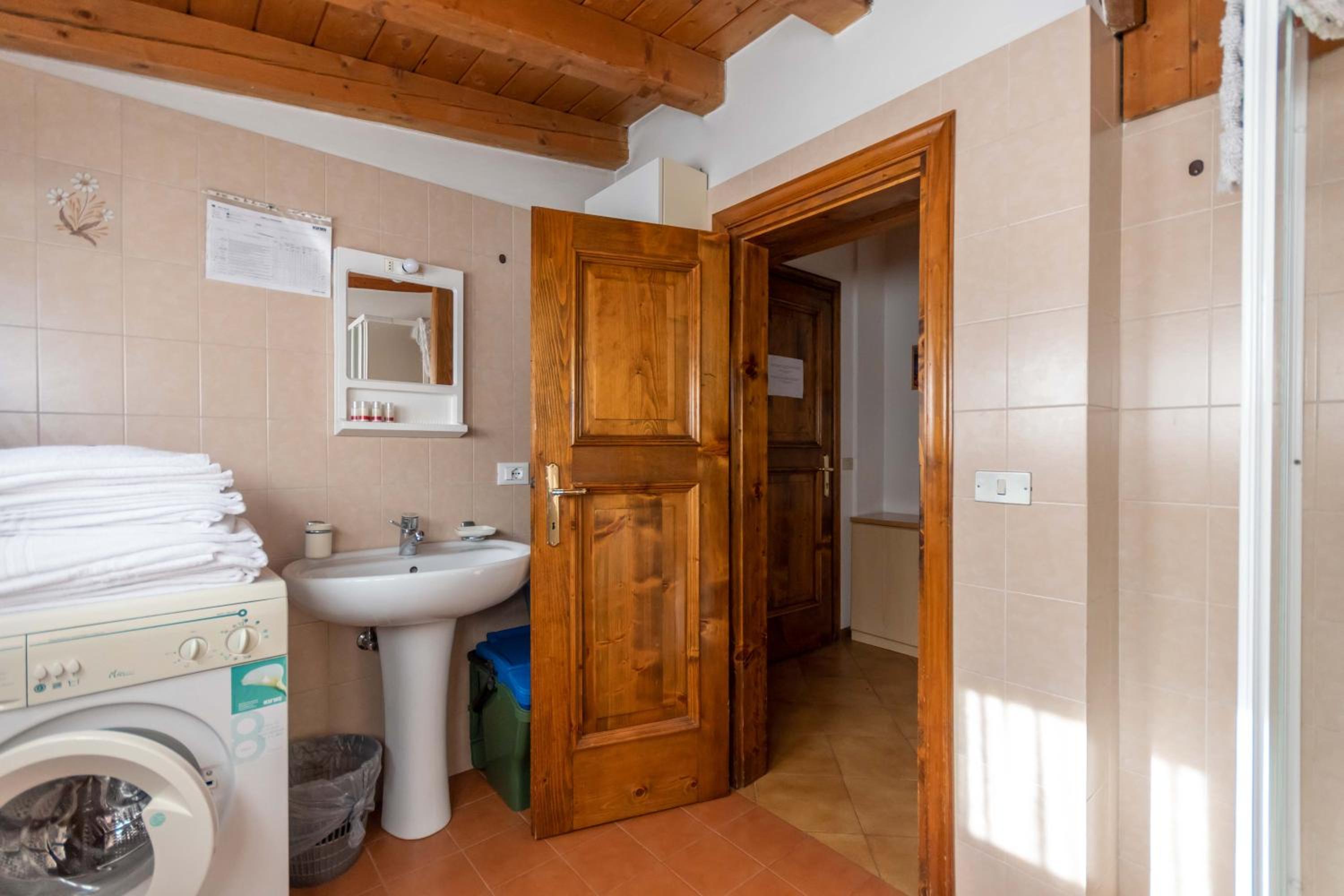 Photo 33