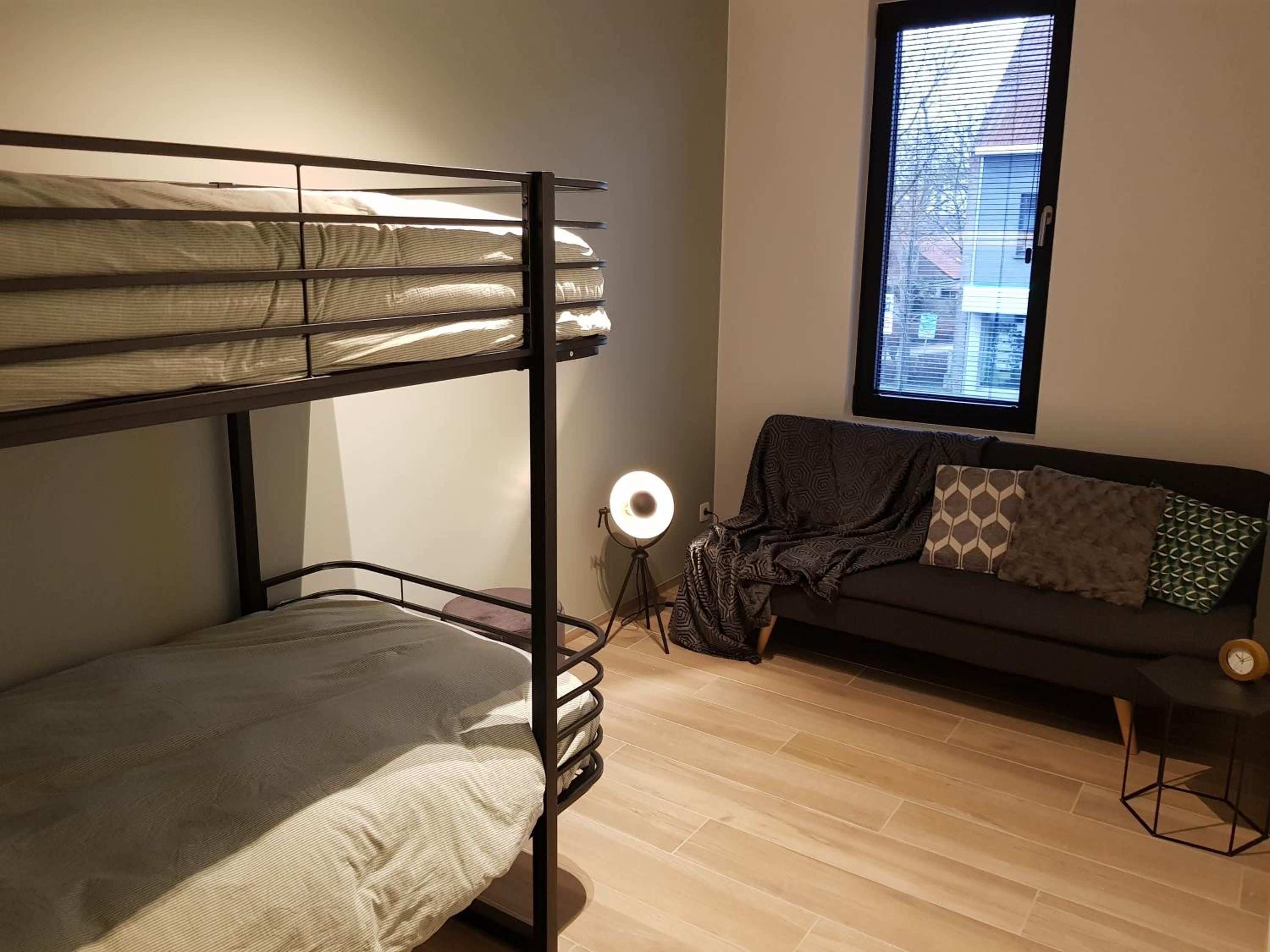 Vakantiewoning Ijzerfront 14-18- Ruim 2-slpk appartement met terras & privéparking