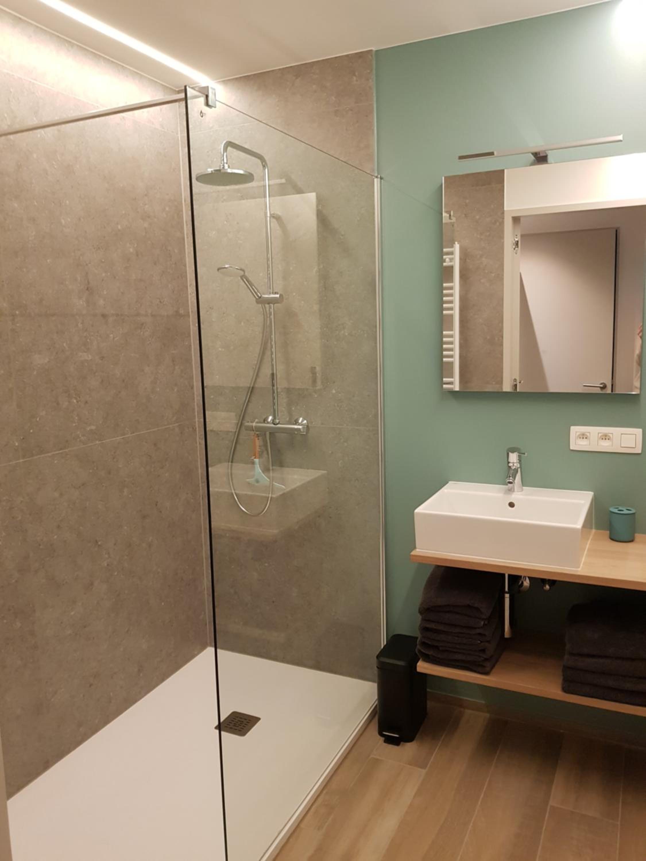 Vakantiewoning Ijzerfront 14-18- Ruim 2-slpk appartement met terras & privéparking