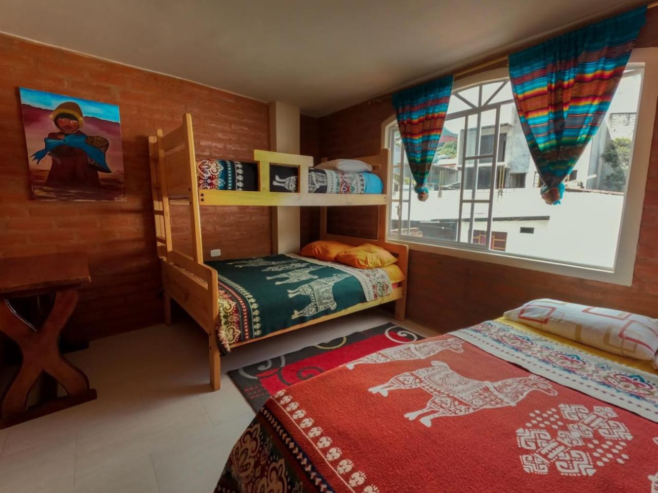 Hostal La Casa Amarilla City