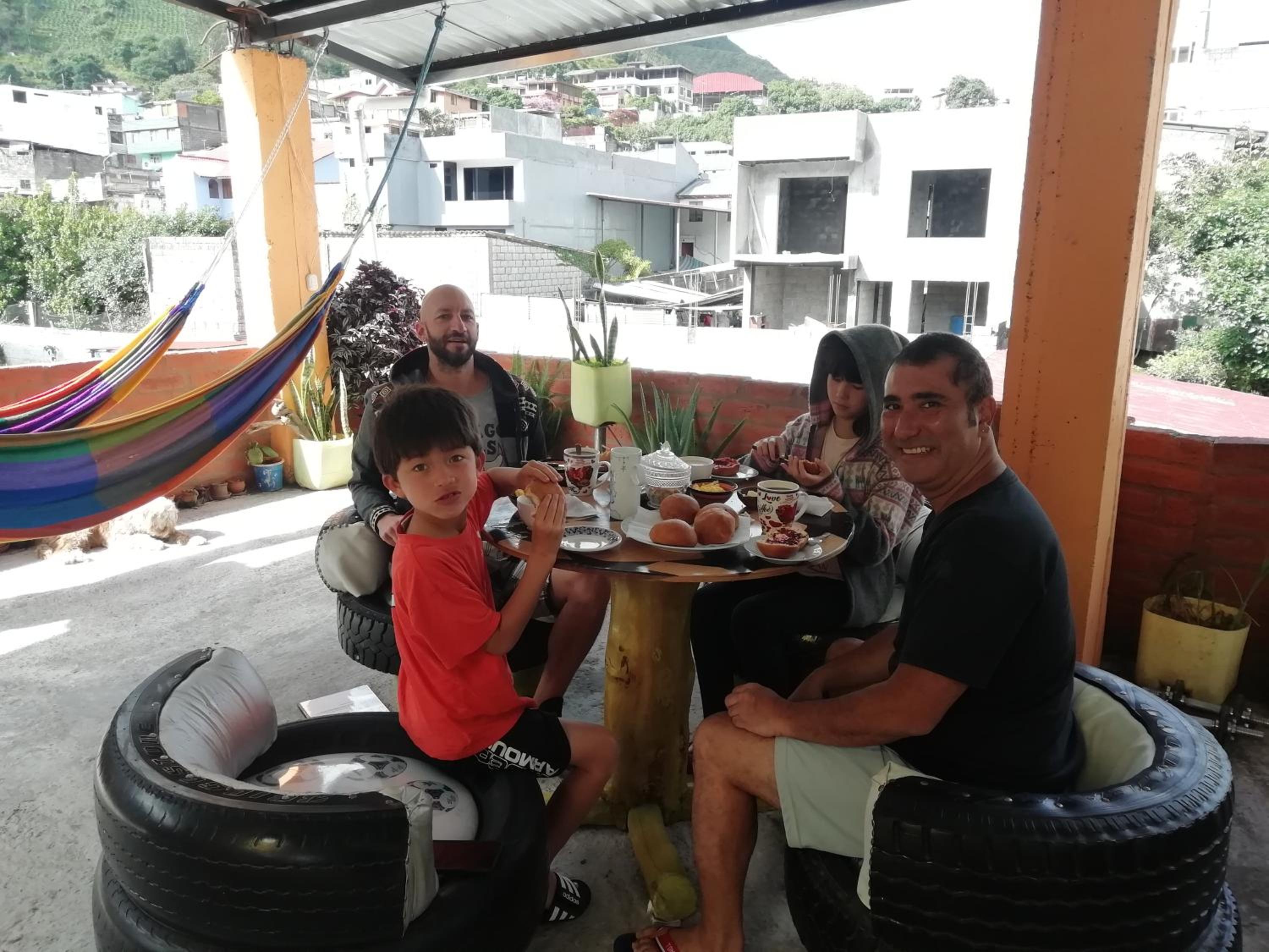 Hostal La Casa Amarilla City