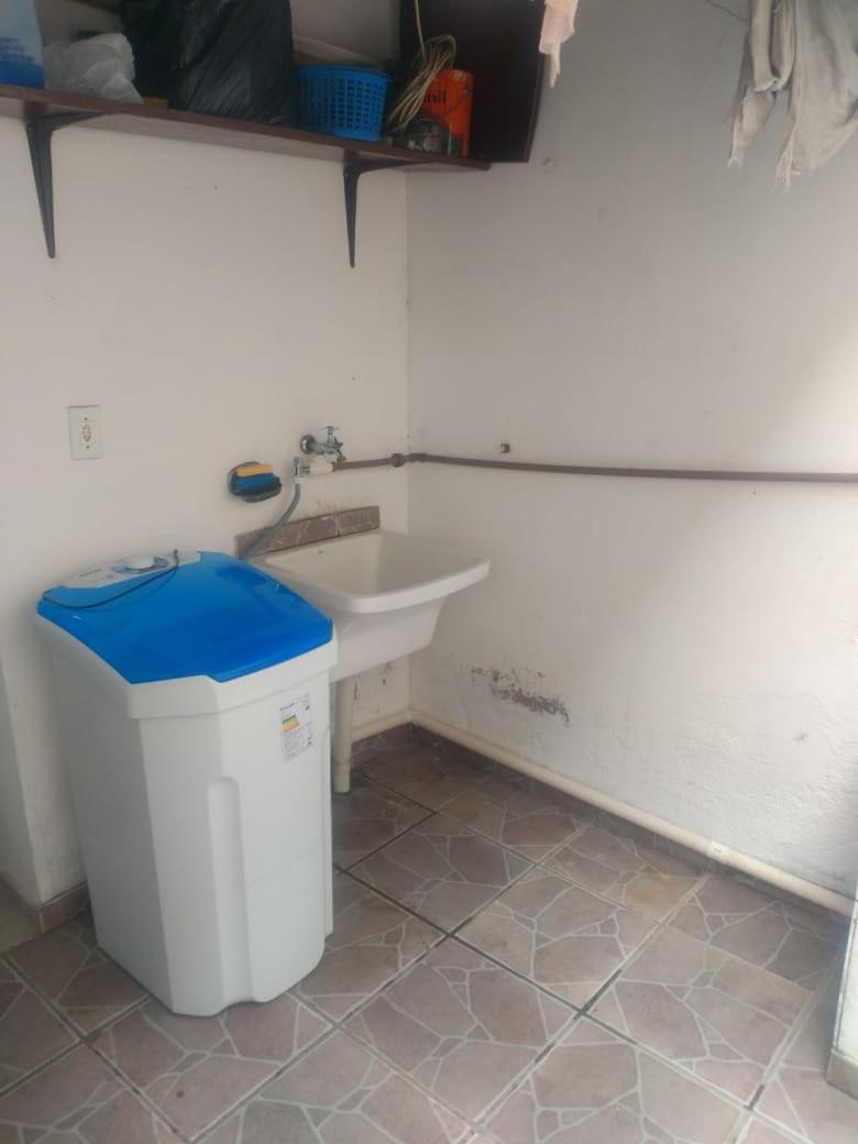 Casa com 2 quartos em condomínio