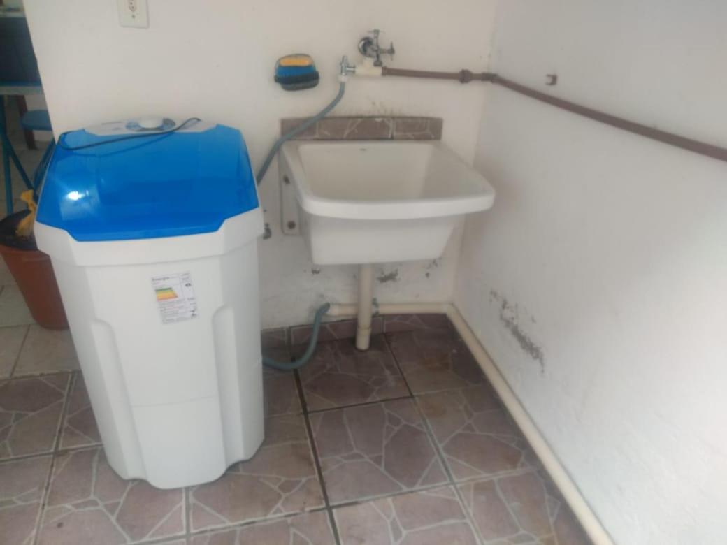Casa com 2 quartos em condomínio