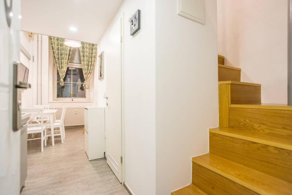 Apartma N'Poznam Tobačna view 2