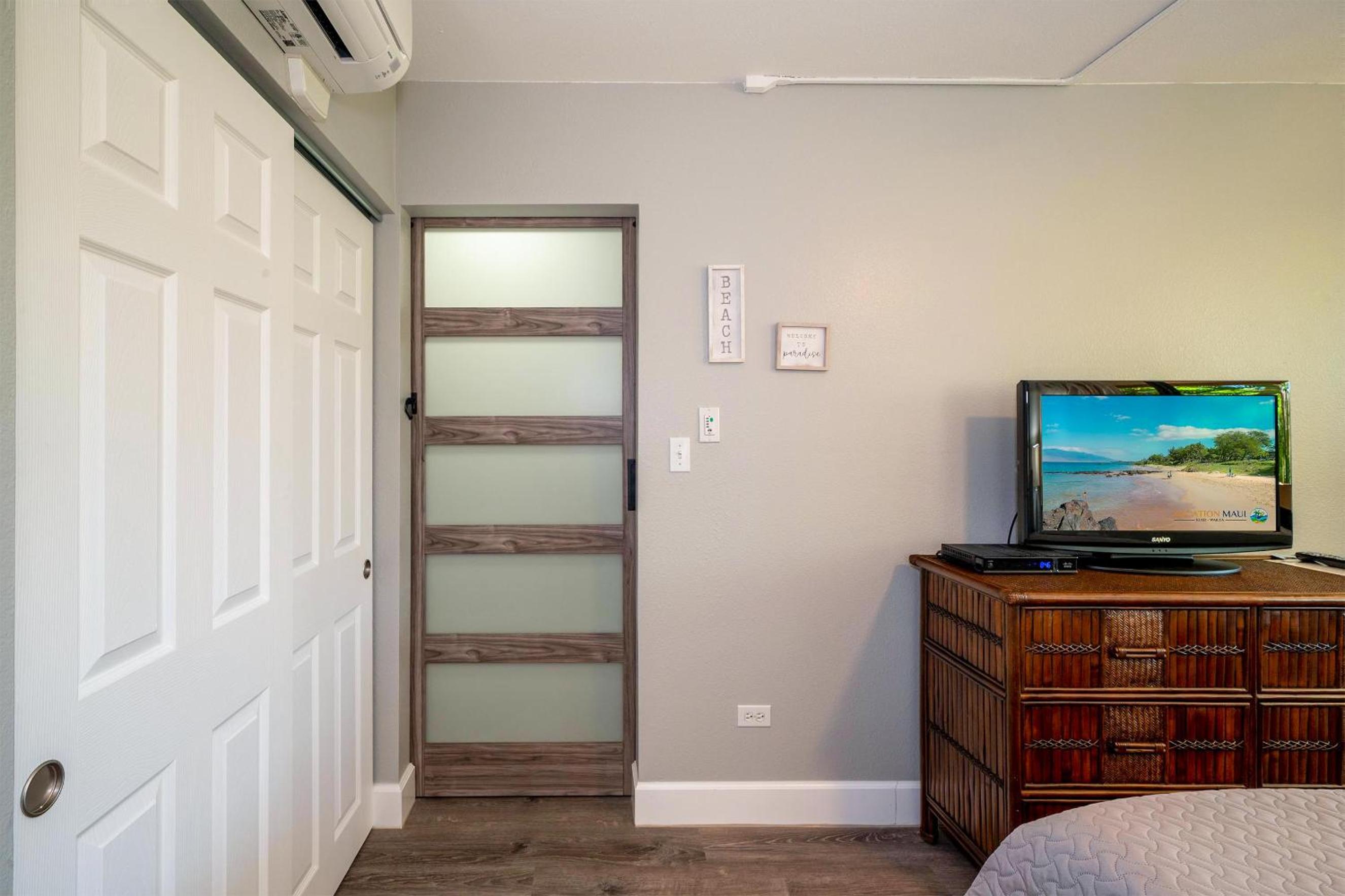Kamaole Sands 4-213, Designer Condo, Split AC view 5