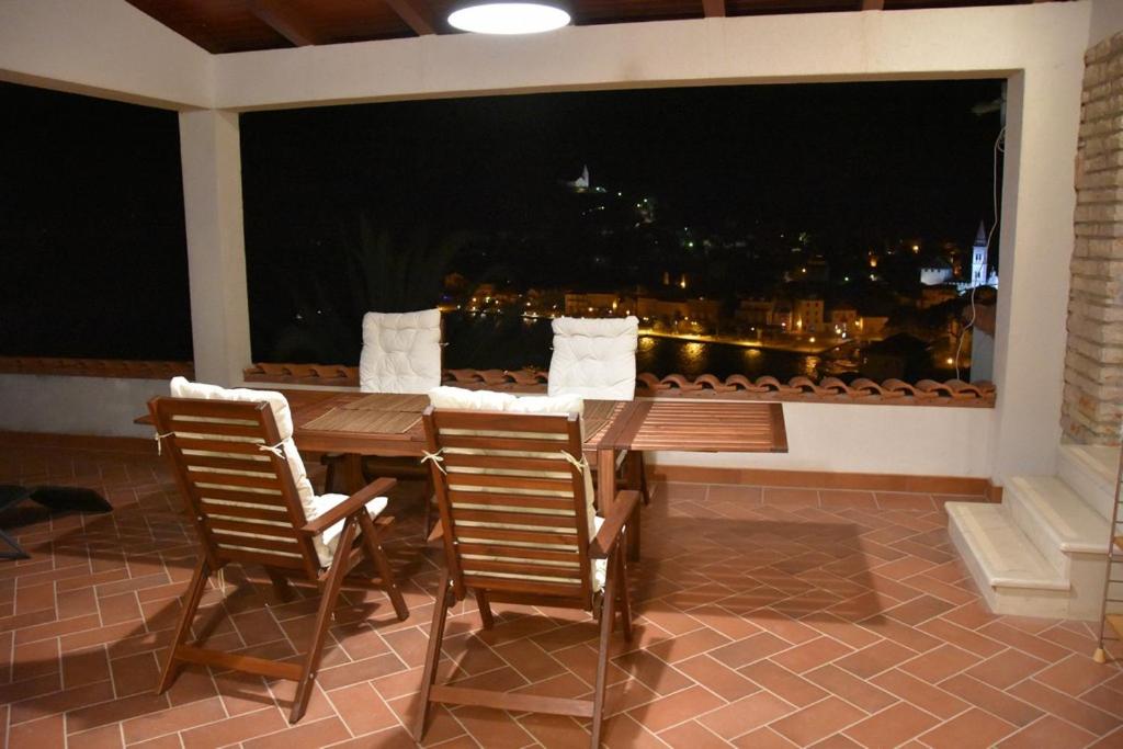 BellaVista Jelsa 2+2