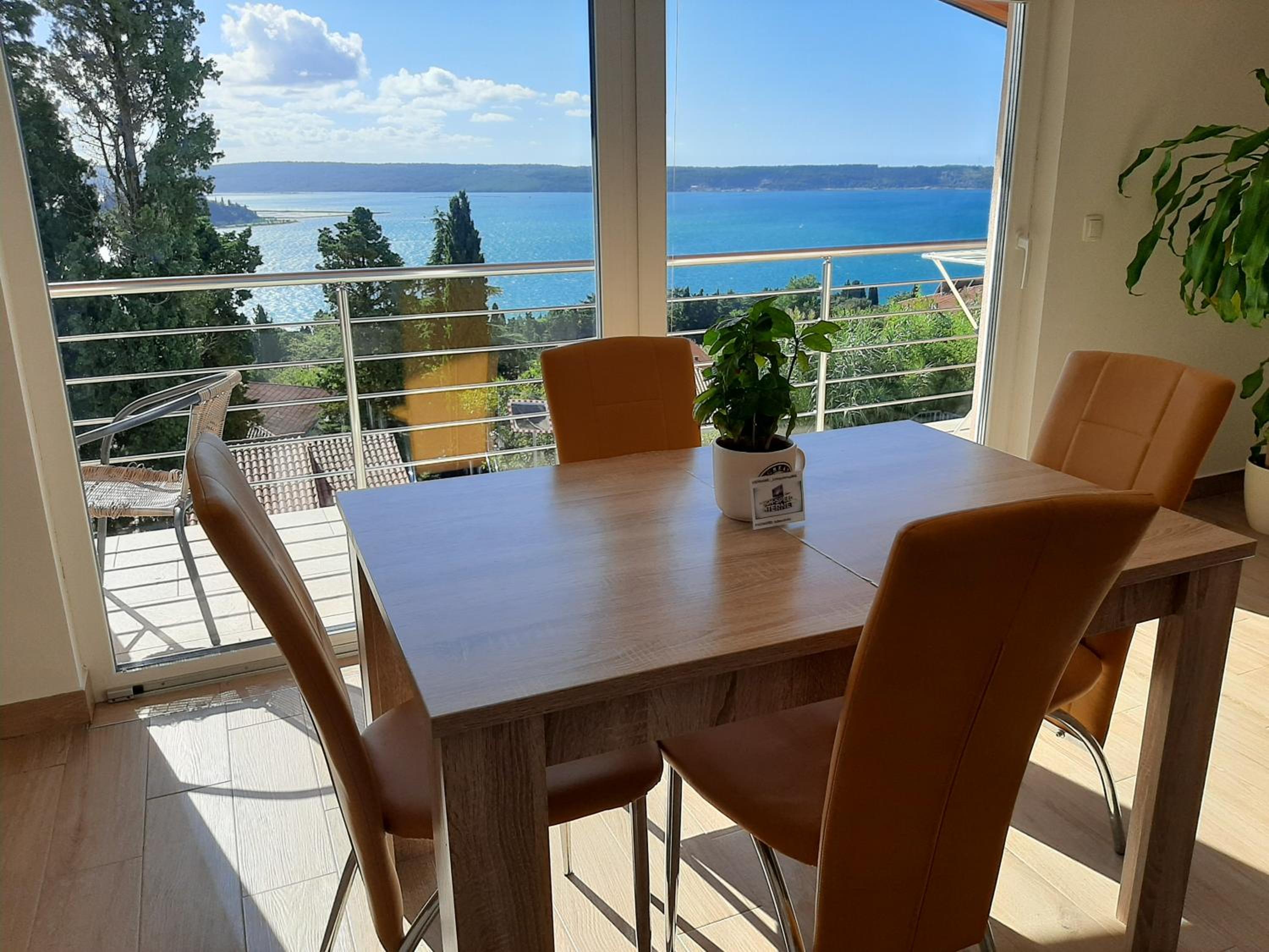 Red Rose Apartment view 3