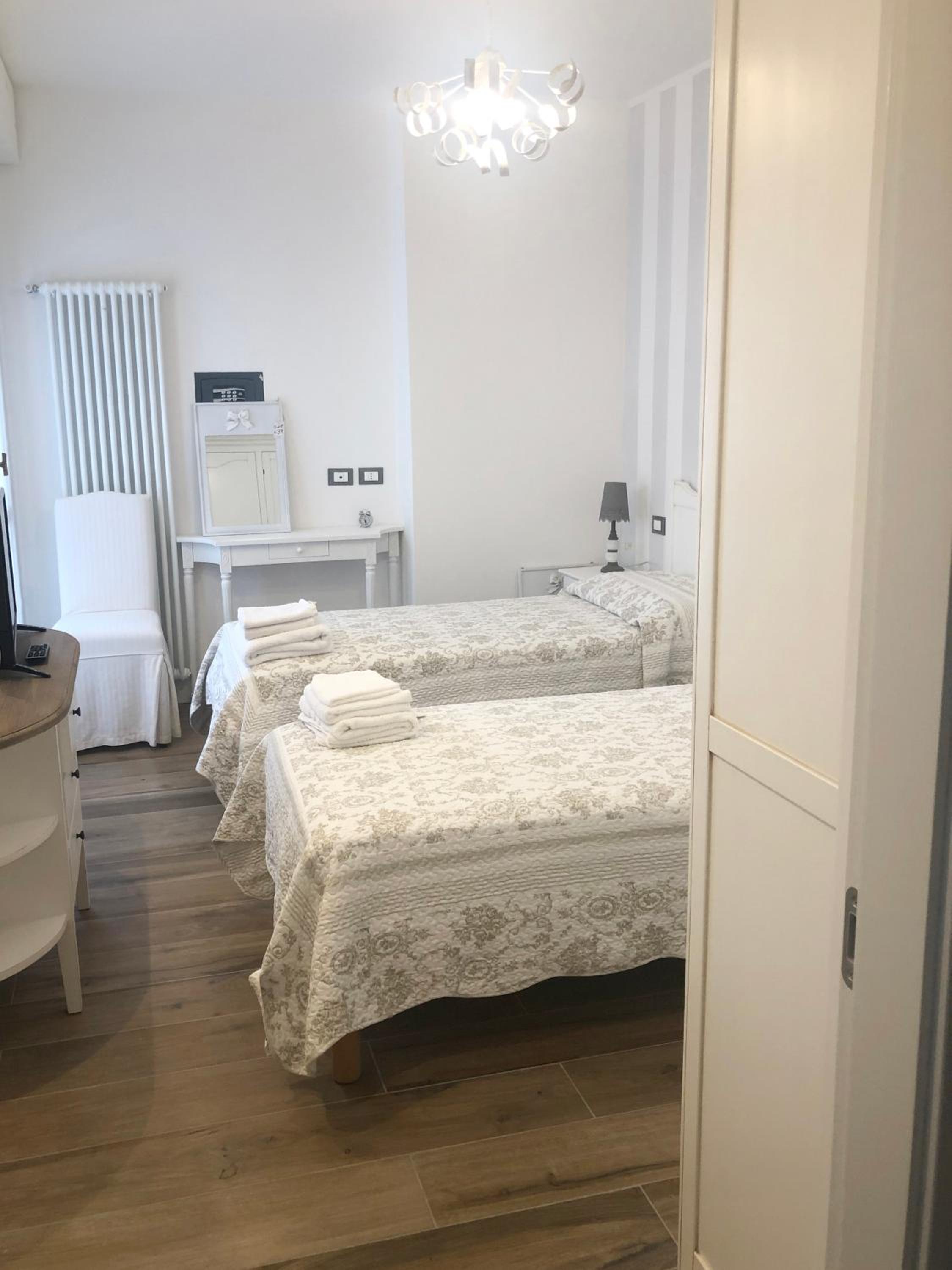 La Rosa Bianca en Rozzano — hotel room
