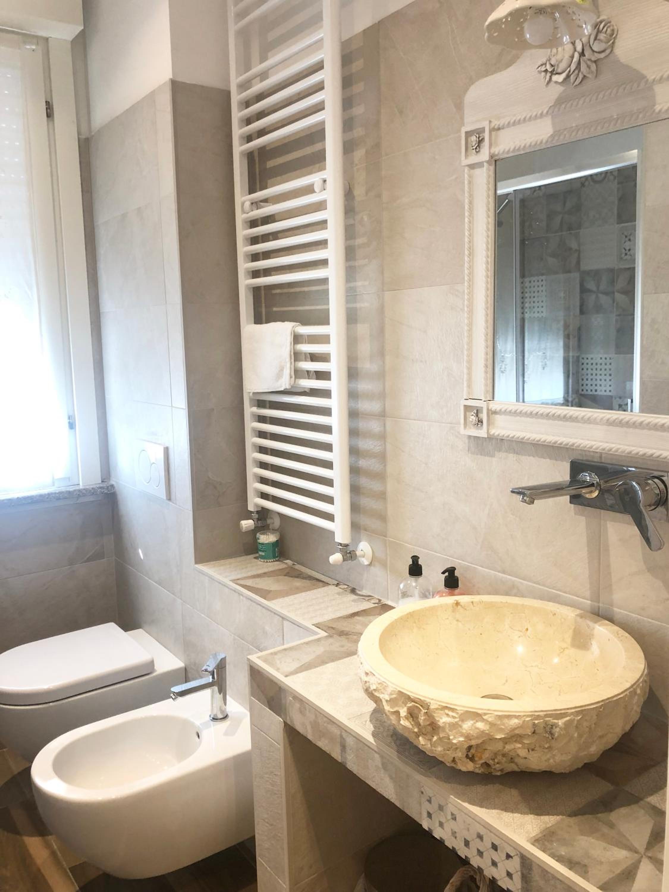 La Rosa Bianca en Rozzano — bathroom