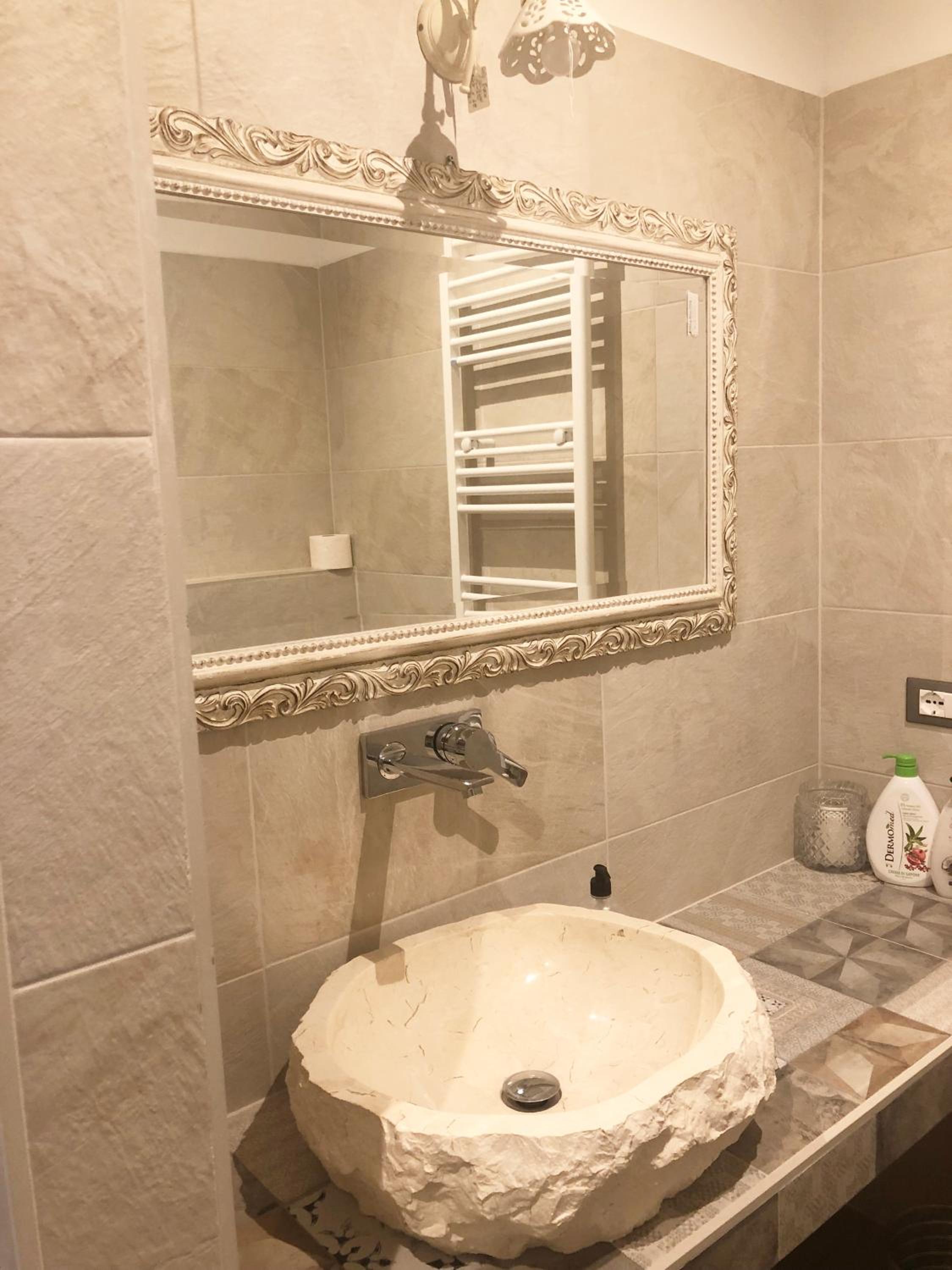 La Rosa Bianca en Rozzano — bathroom